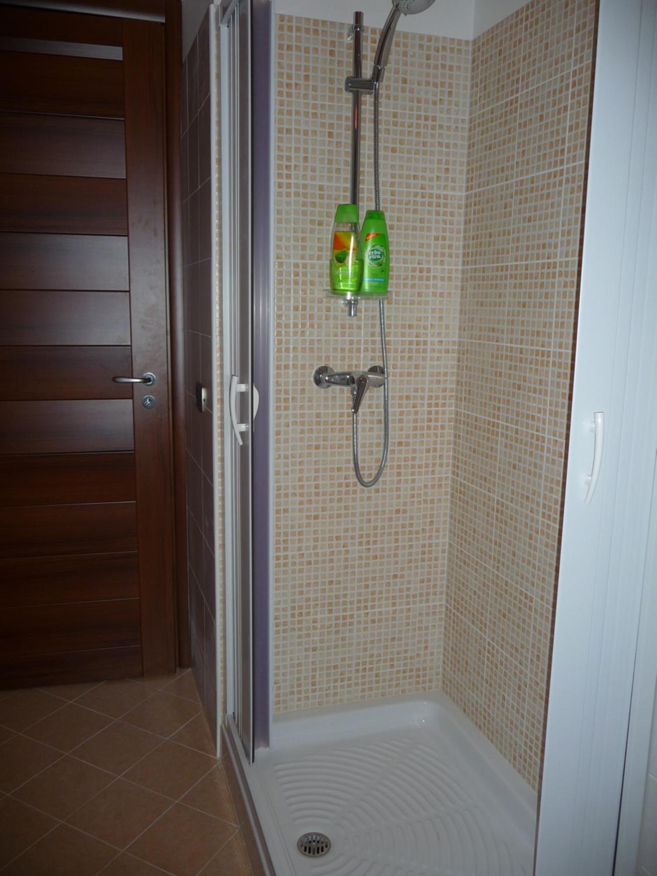 Quadruple Room with Private Bathroom photo 1