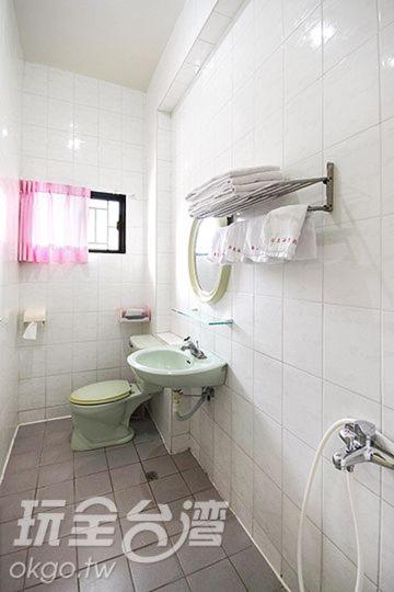 Standard Queen Room with Two Queen Beds photo 2