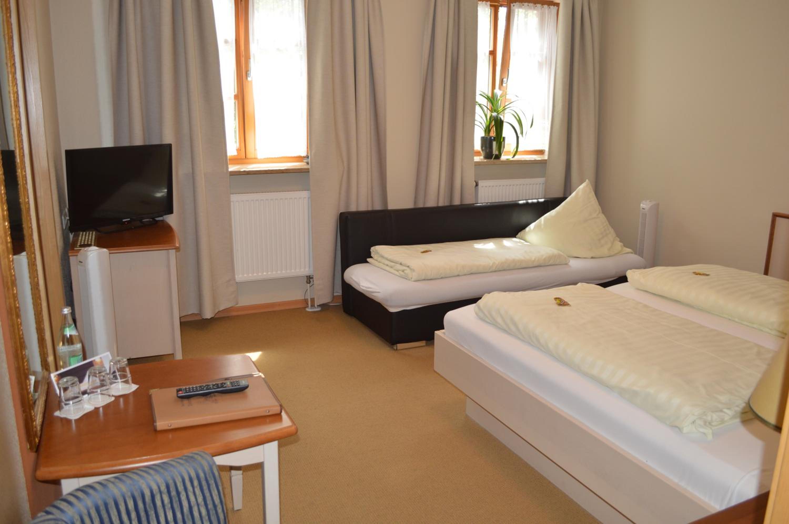 Standard Triple Room - Photo 1