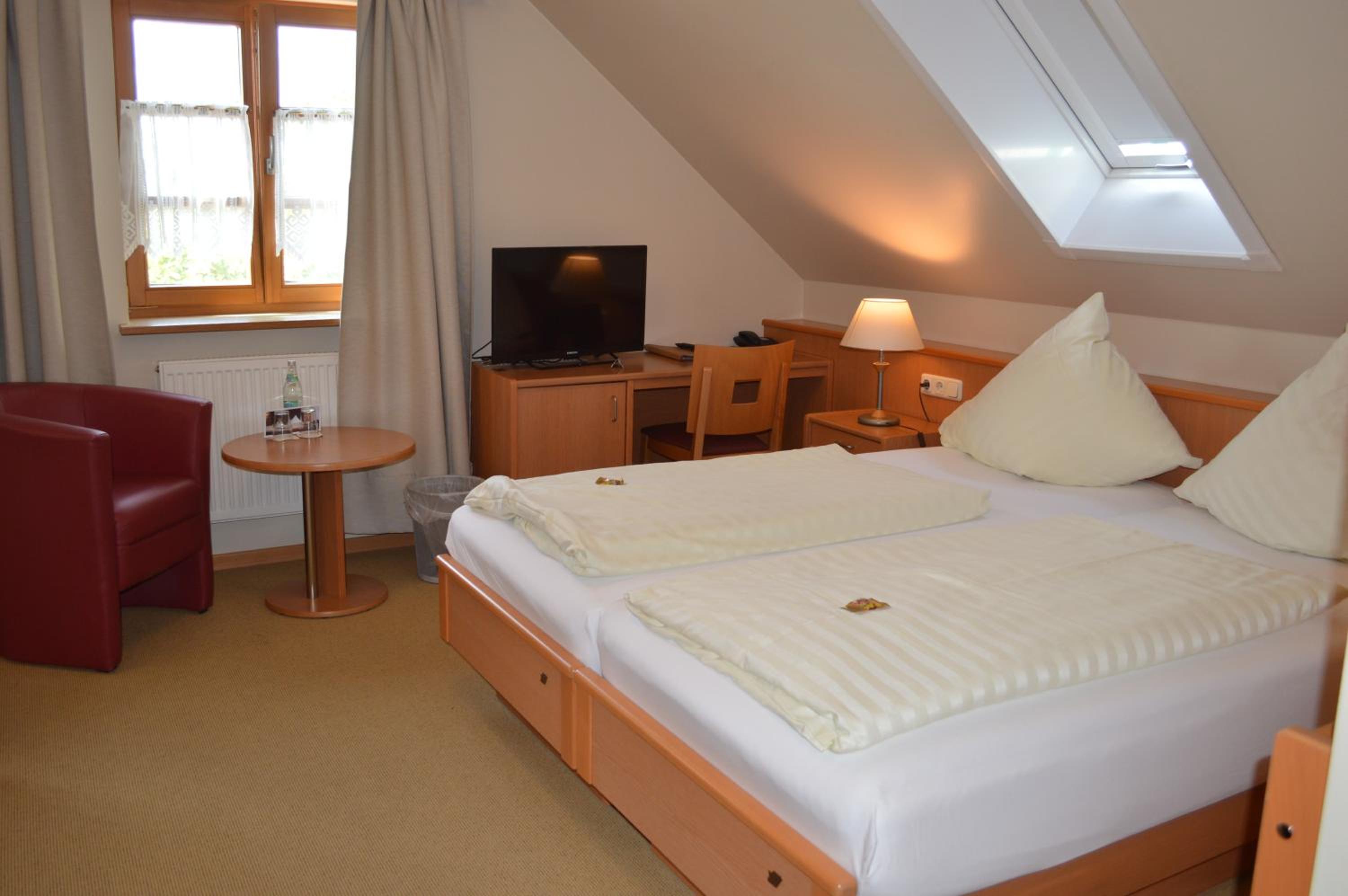 Standard Double Room - Photo 5