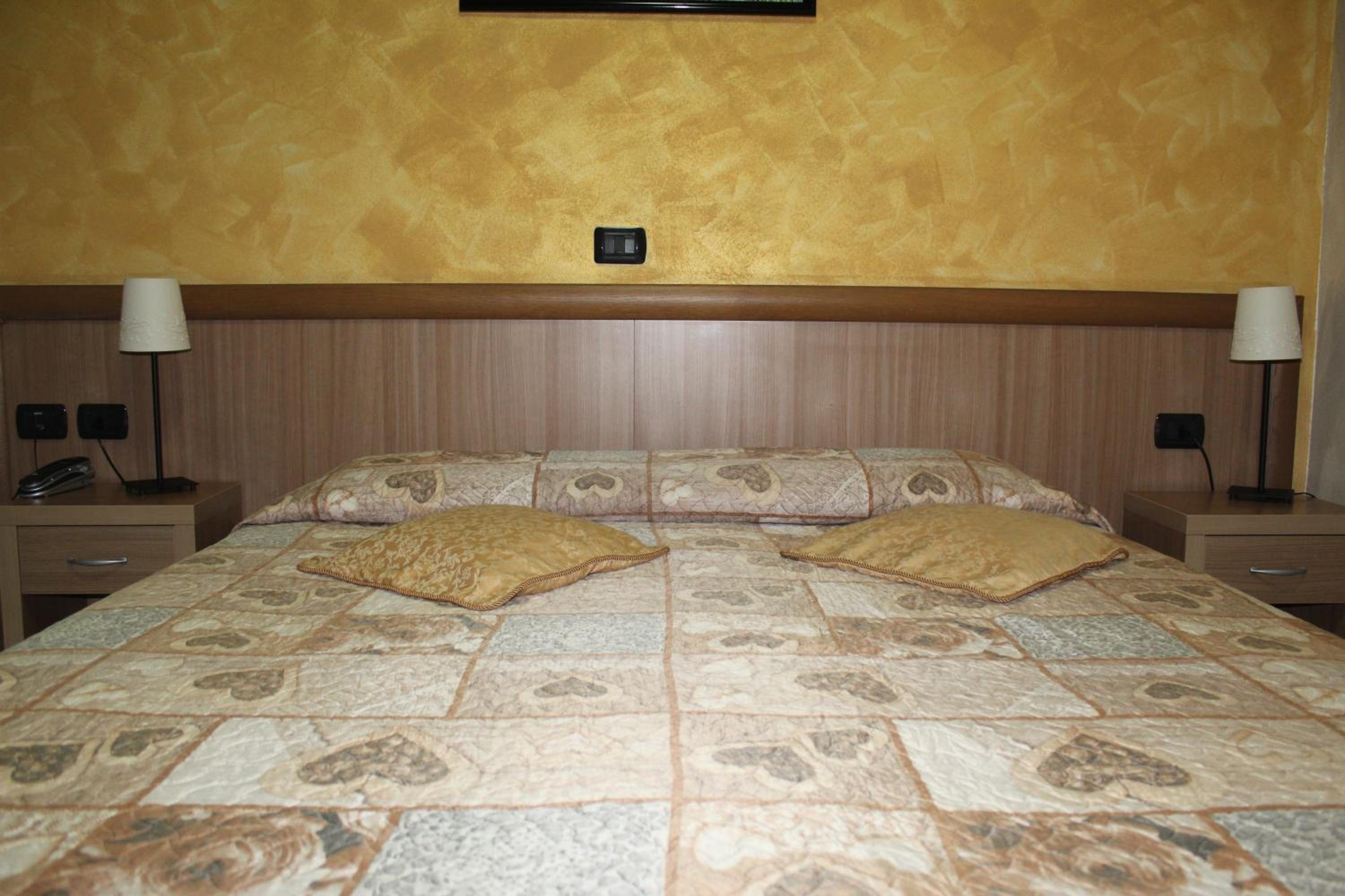 Double Room - Photo 12