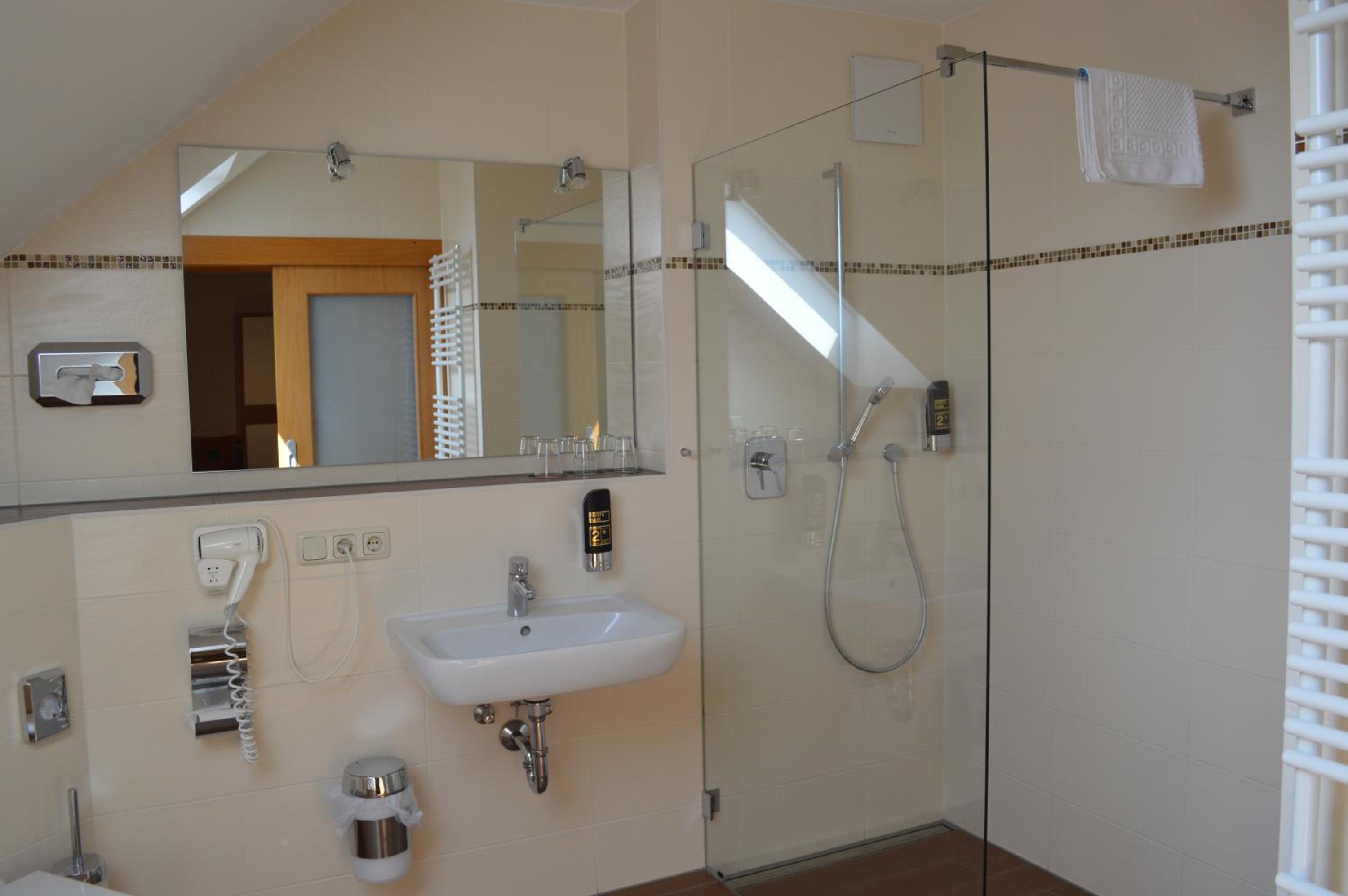 Family Room - Photo 2