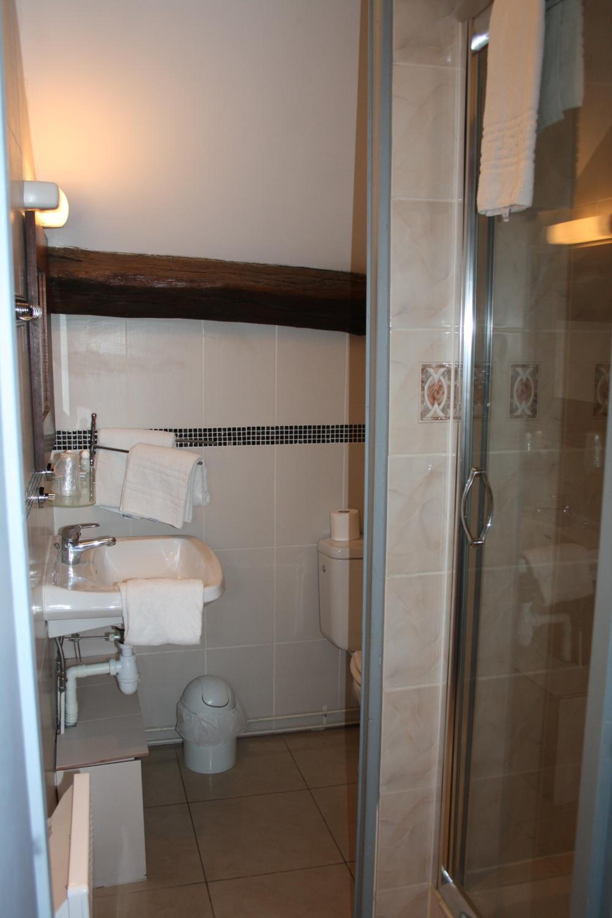 Twin Room - Photo 6