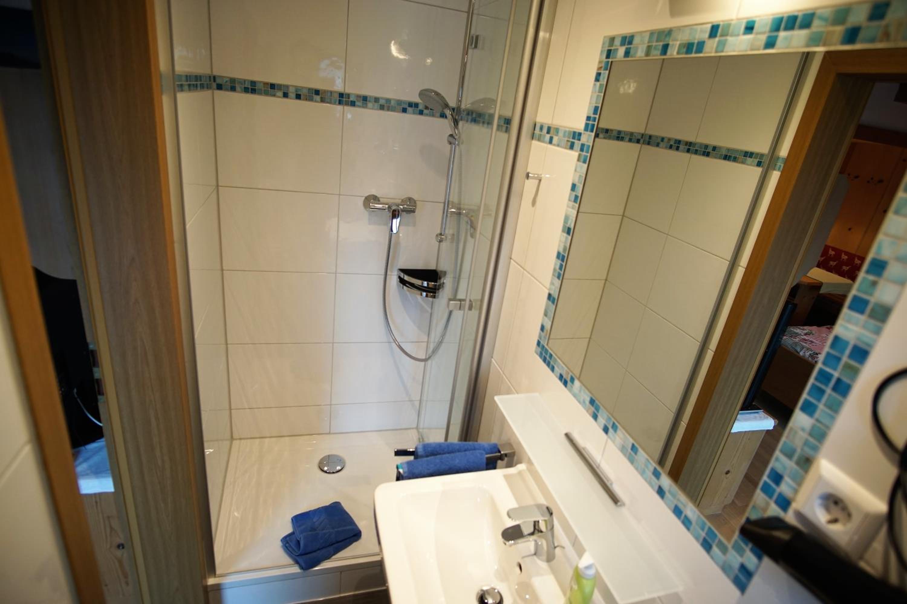 Double Room with Balcony - Photo 21