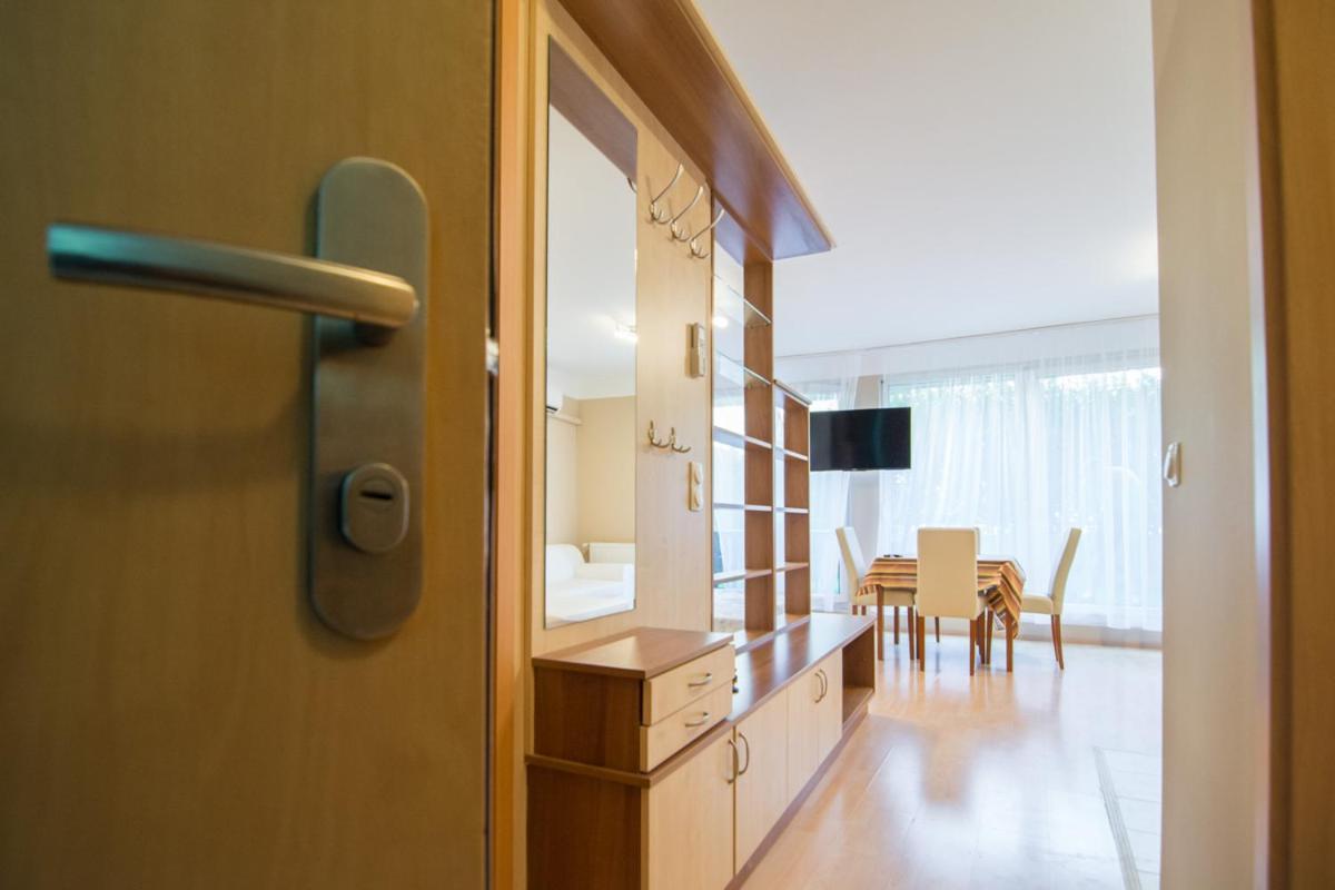 Apartment with Terrace - Photo 1