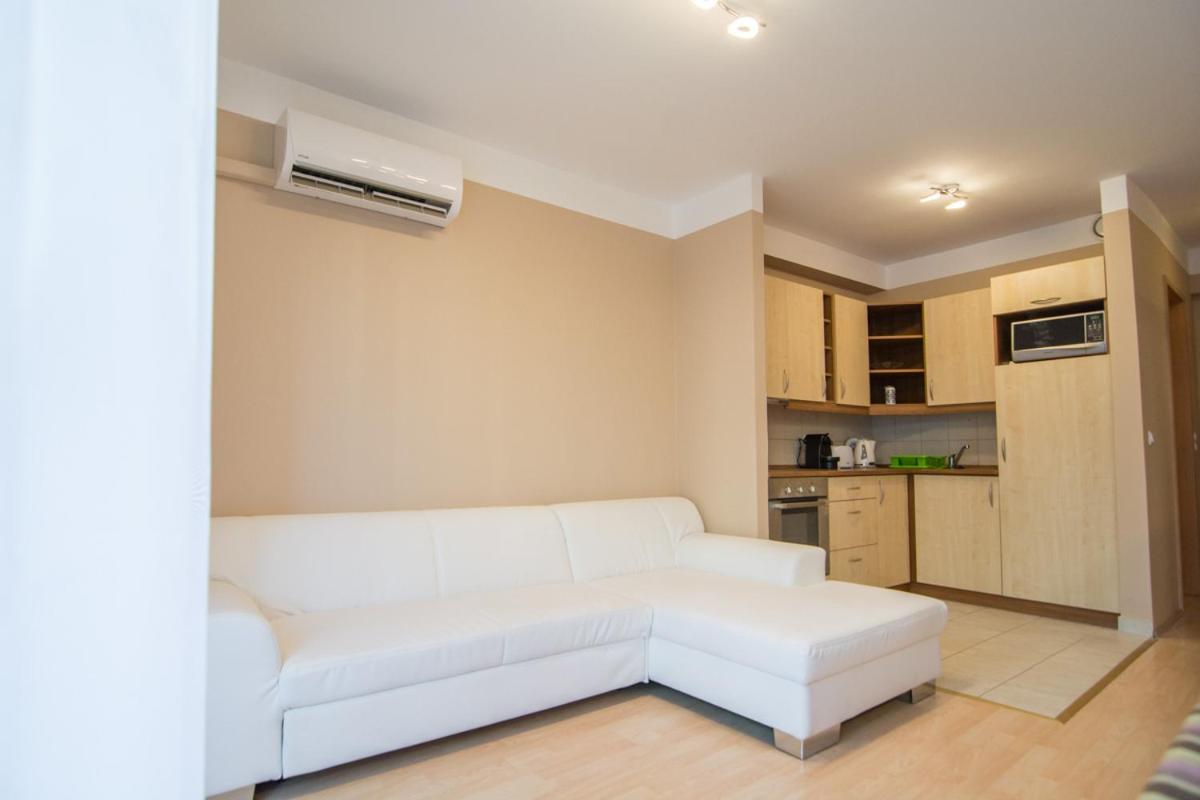 Apartment with Terrace - Photo 2