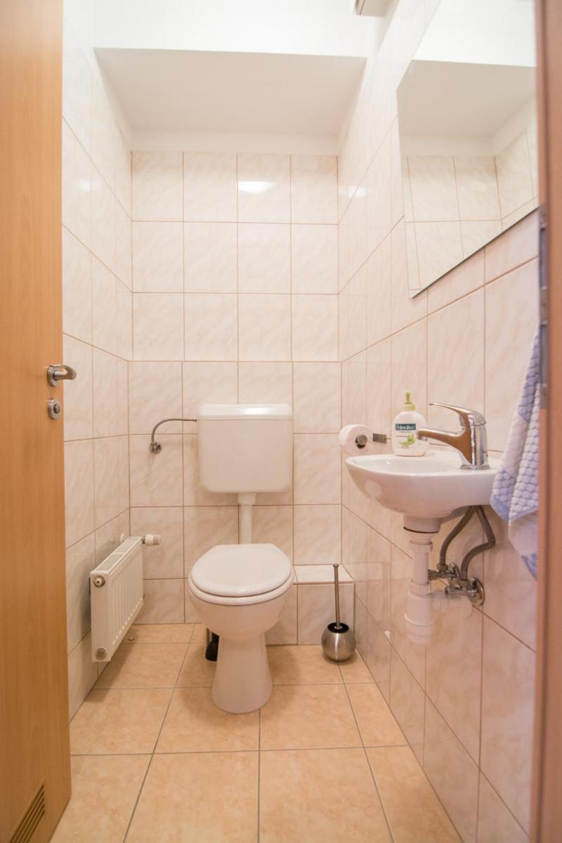 Apartment with Terrace - Photo 7