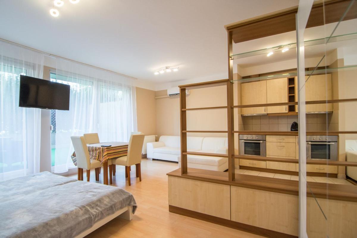 Apartment with Terrace - Photo 9