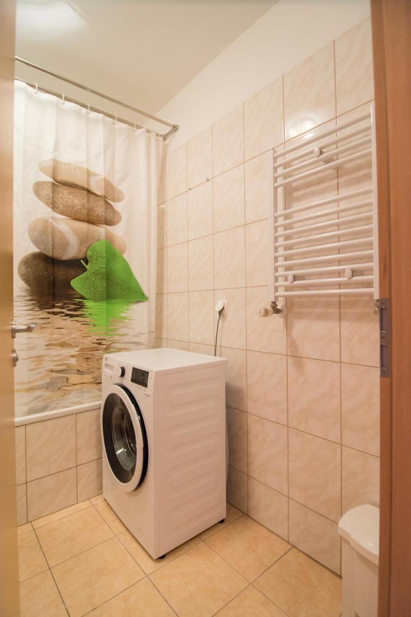 Apartment with Terrace - Photo 10