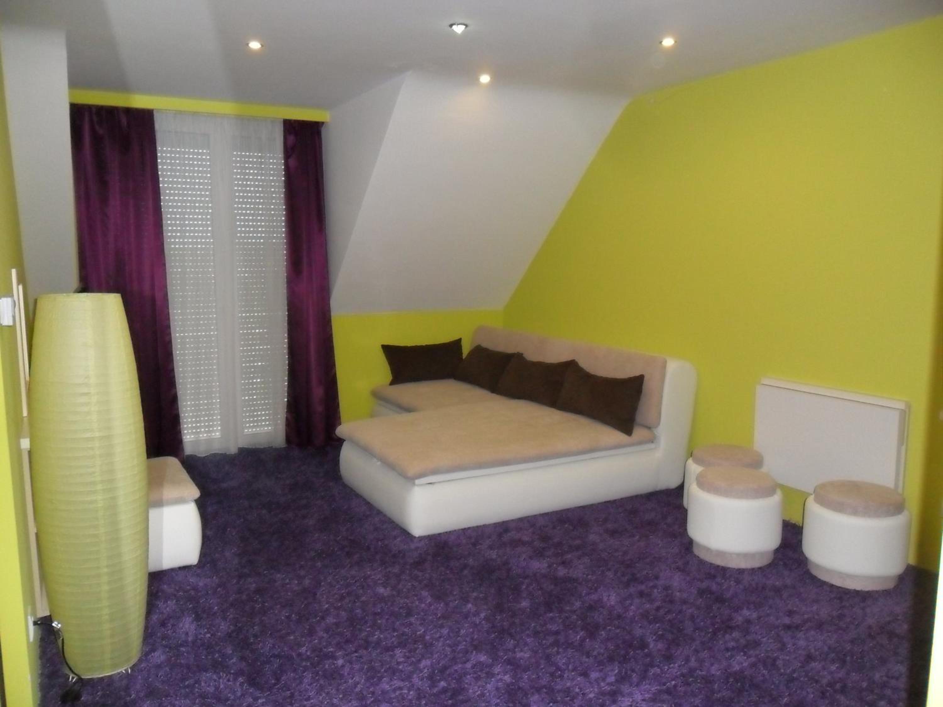 Superior One-Bedroom Apartment