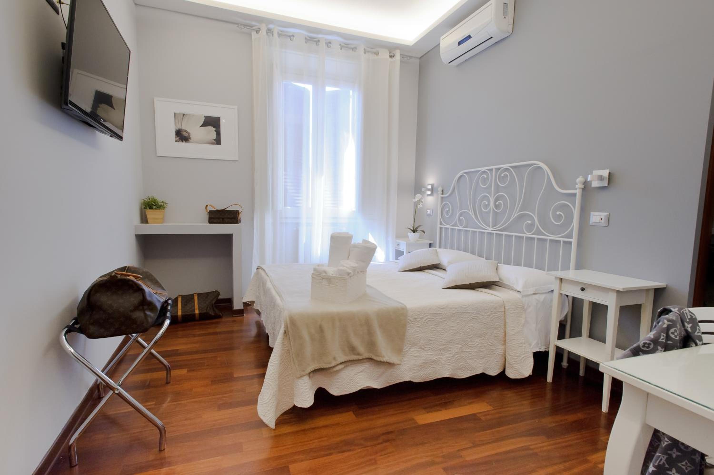 Double or Twin Room photo 3