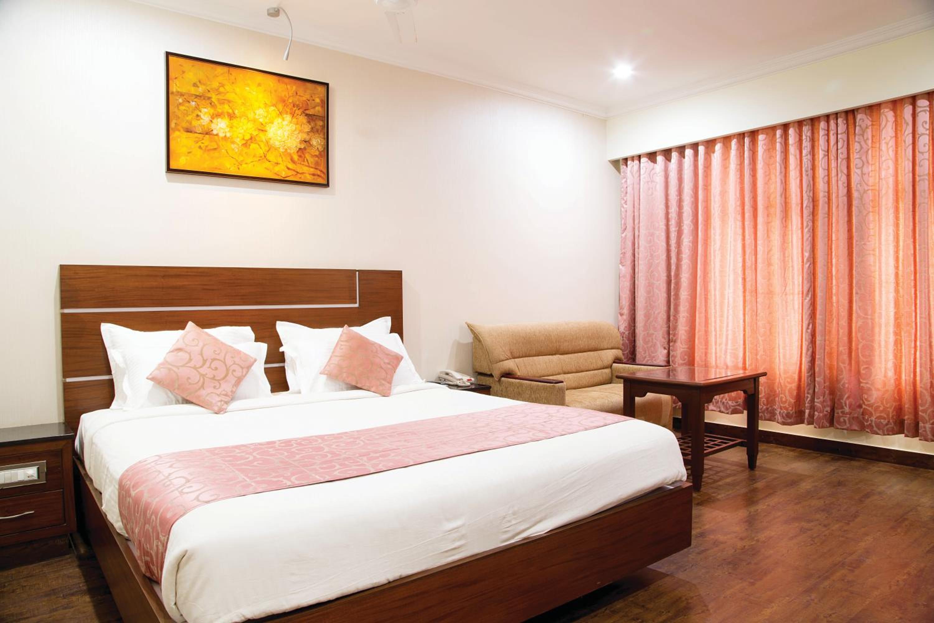 Deluxe Double or Twin Room photo 3