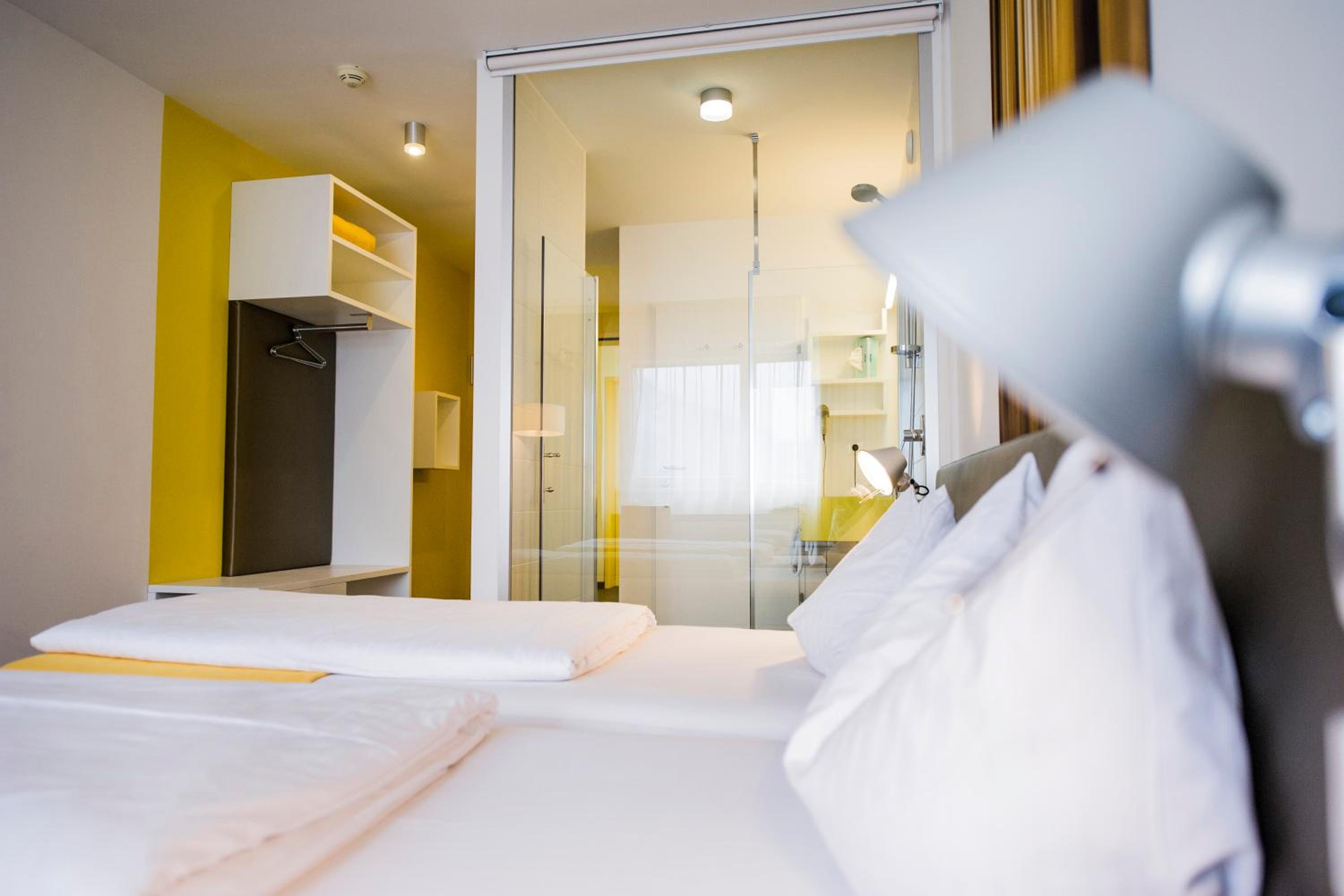 Standard Double or Twin Room - Photo 3