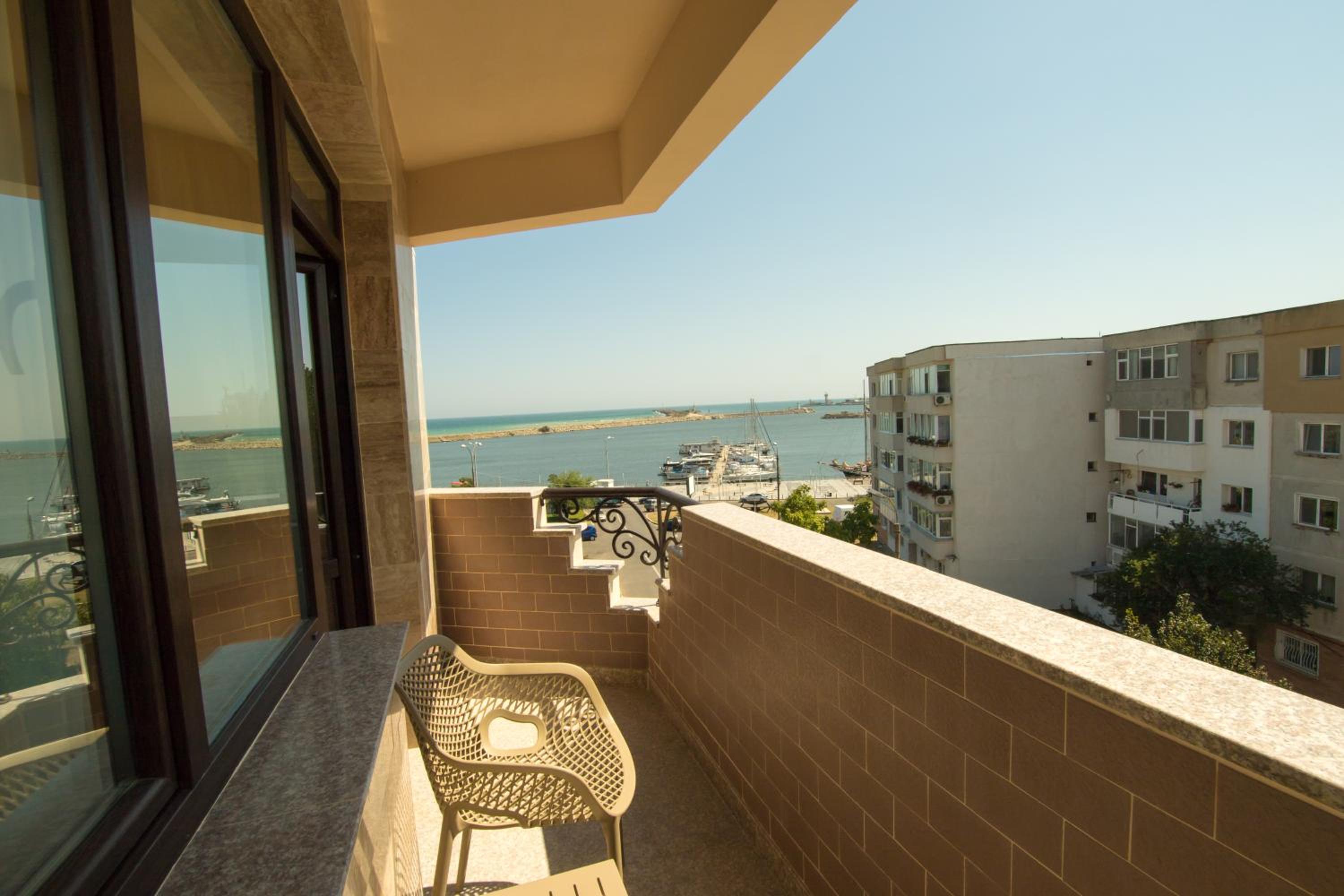 Junior Suite with Balcony photo 3