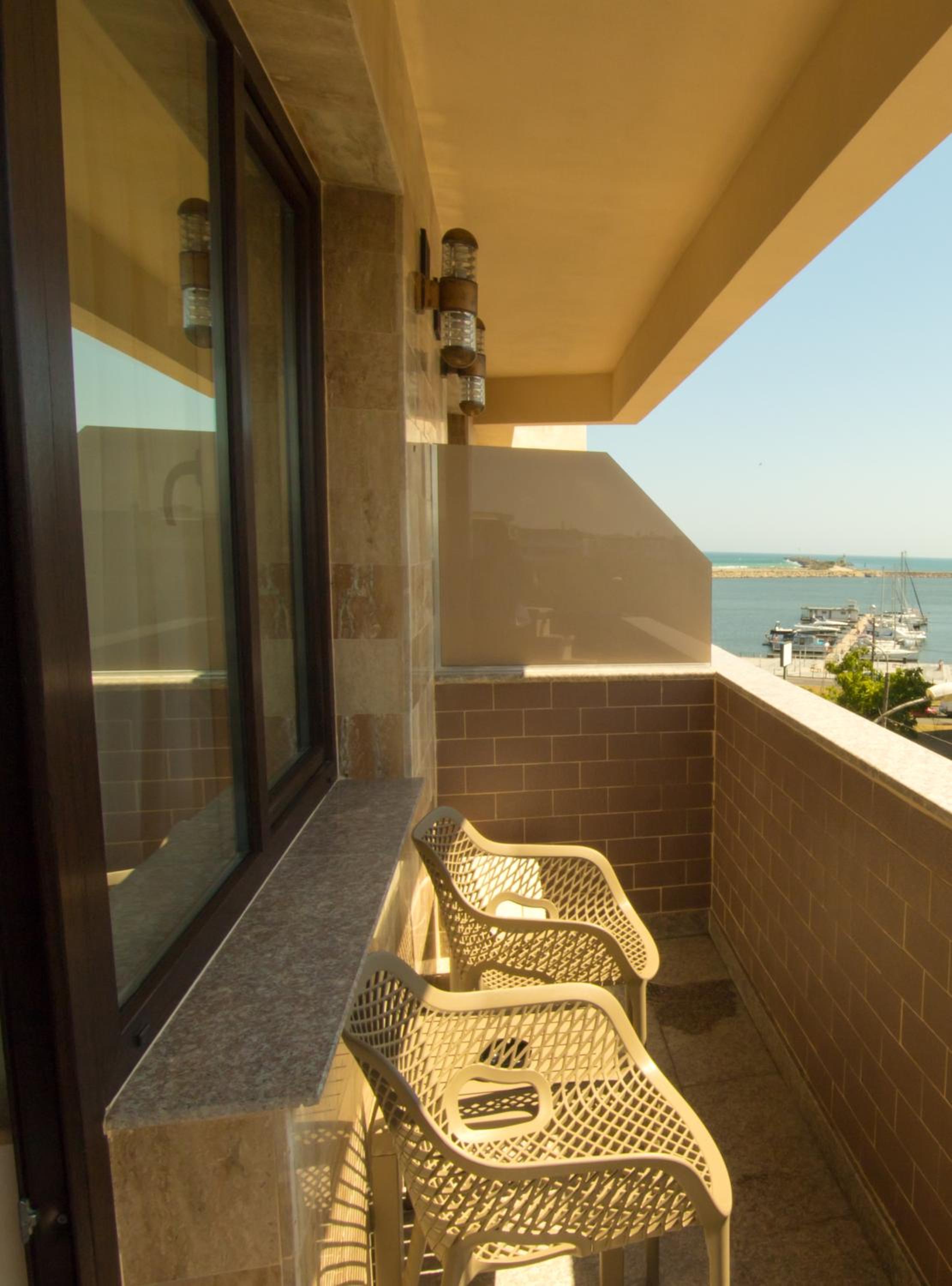 Family Room with Side Sea View photo 2