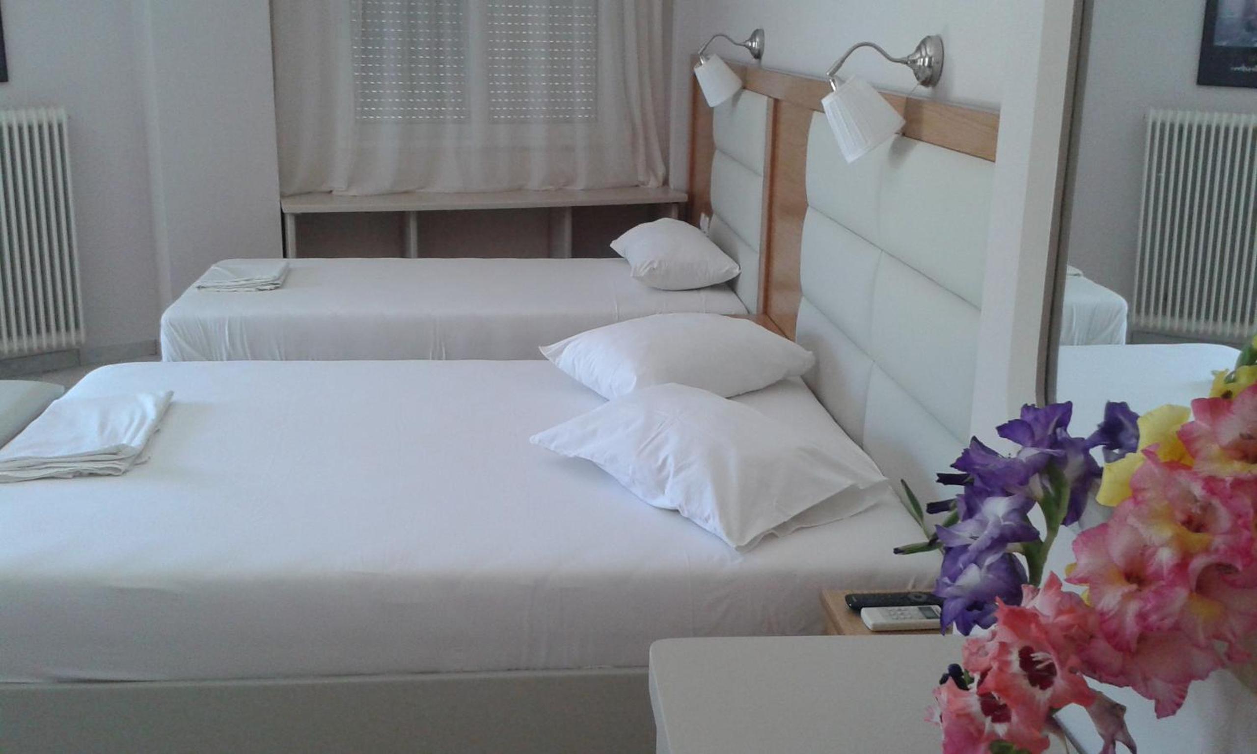 Deluxe Triple Room with Sea View - Photo 4