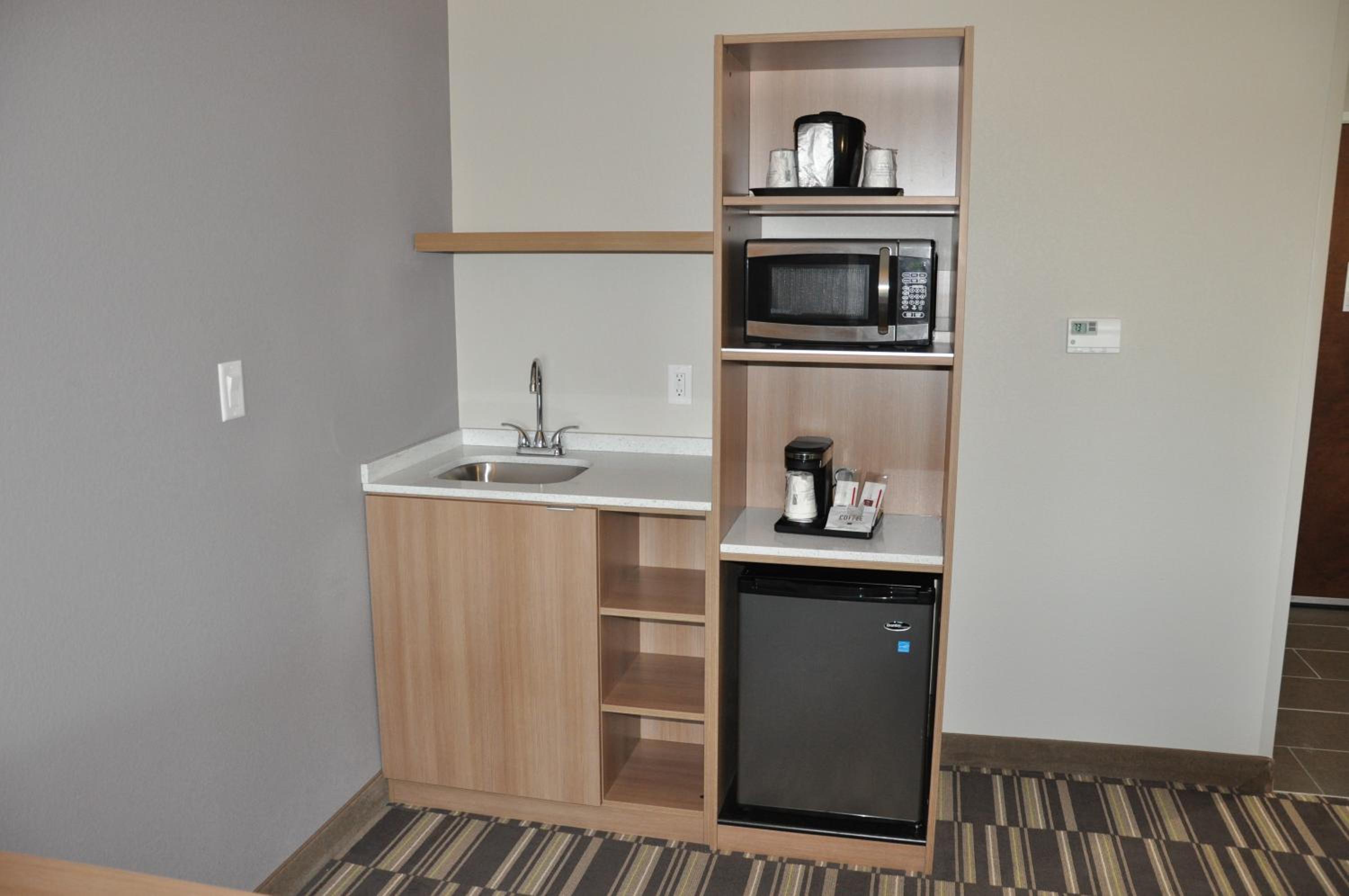 King Suite with Bath Tub - Mobility/Hearing Accessible - Non-Smoking photo 2