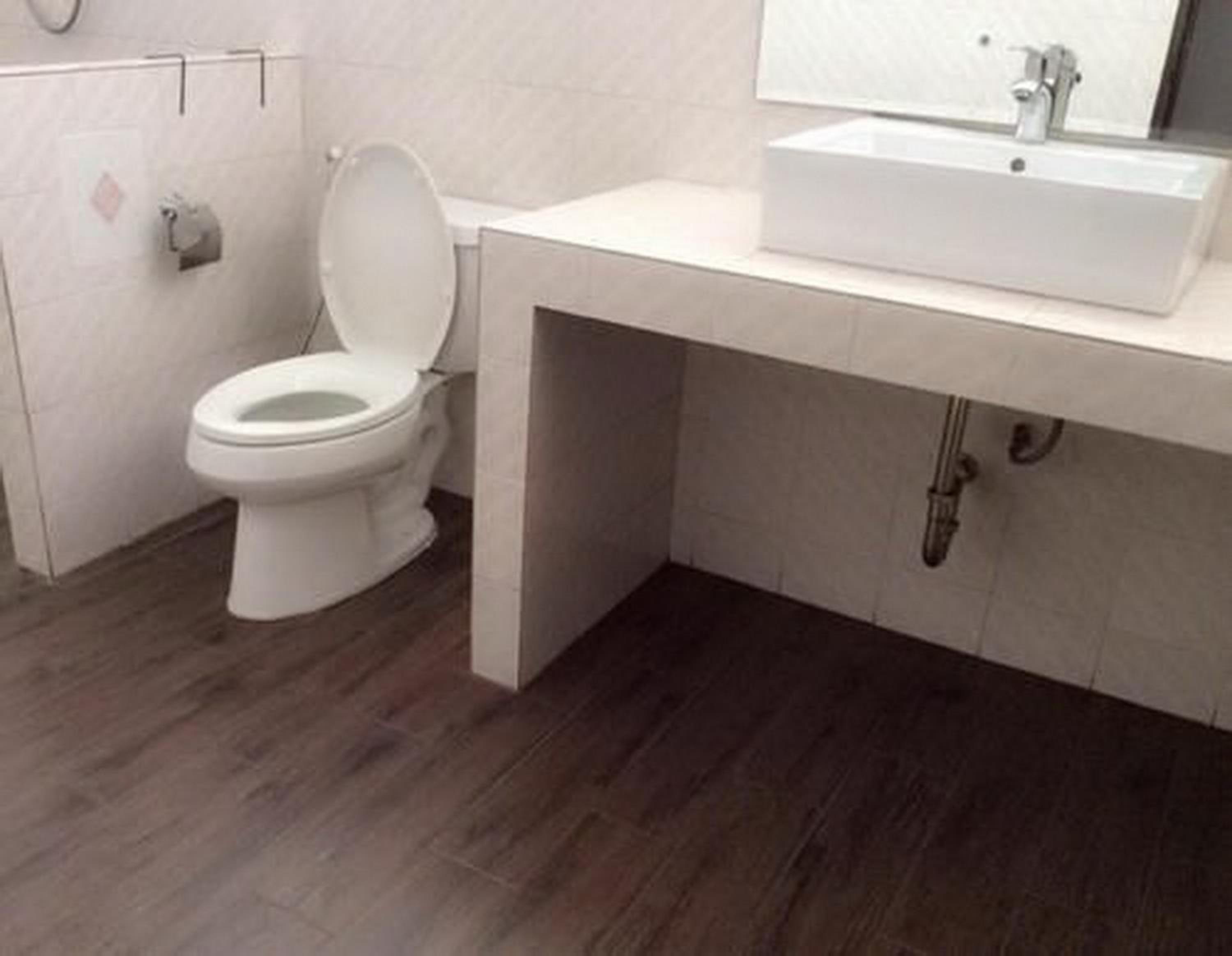 Single Room with Shared Bathroom photo 2
