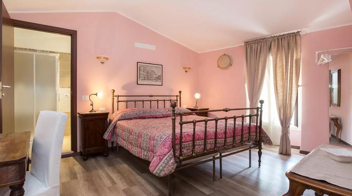 Double Room with Private Bathroom photo 3