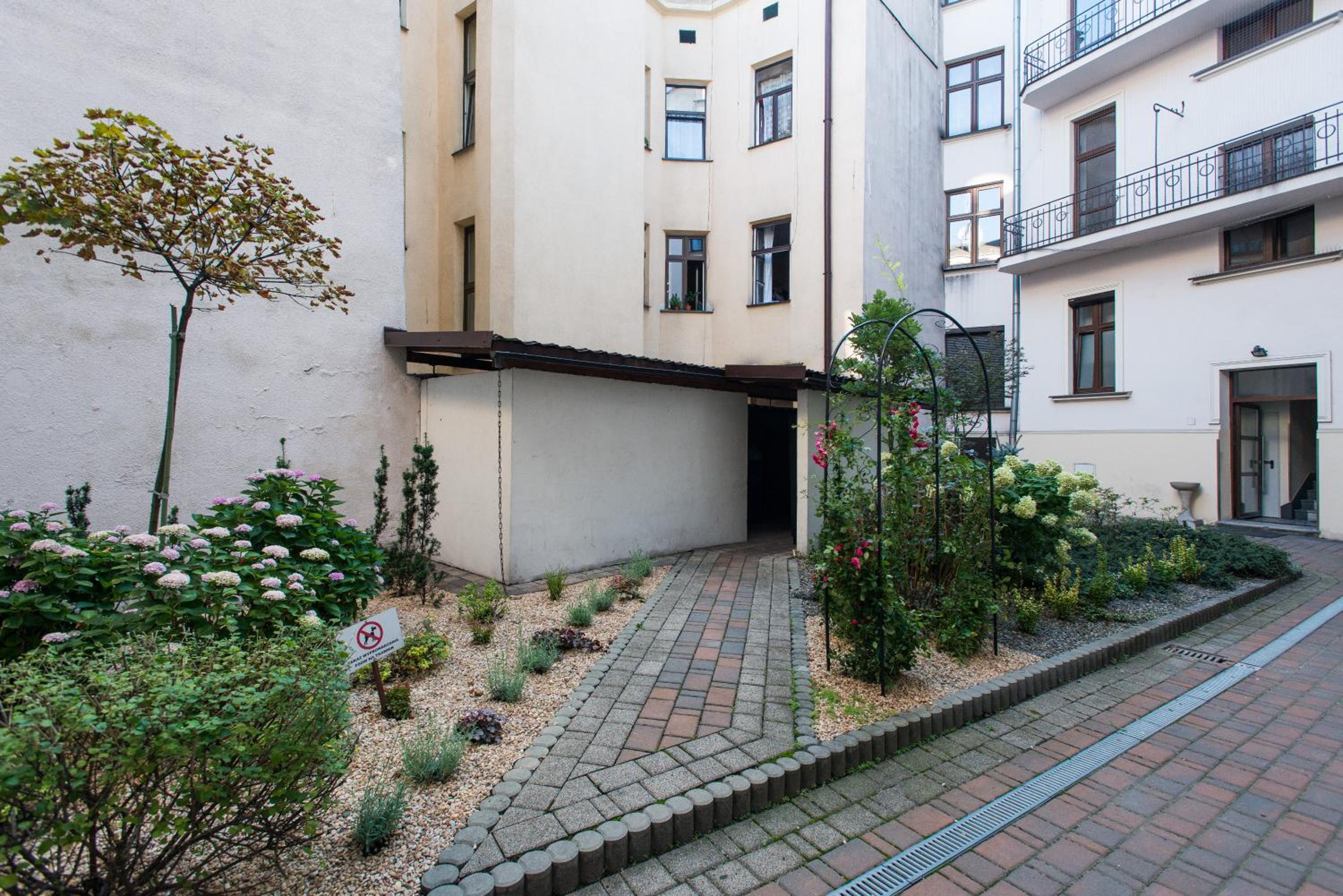 One-Bedroom Apartment - Photo 49