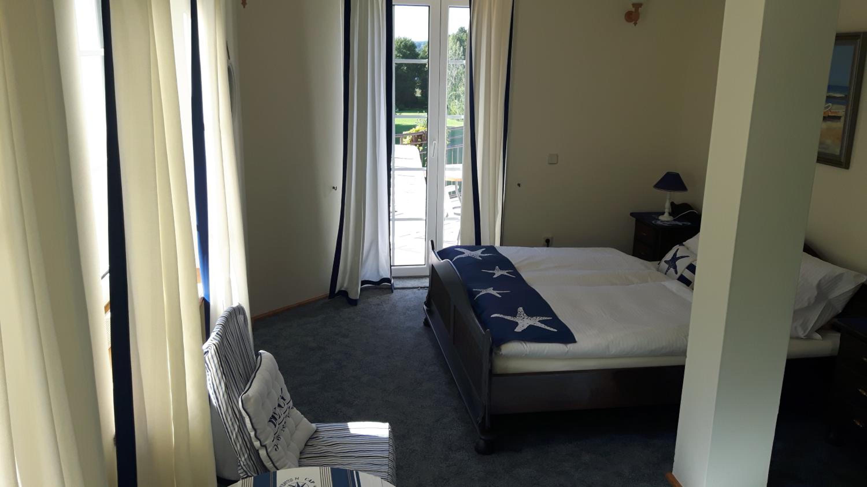 Large Double Room photo 3