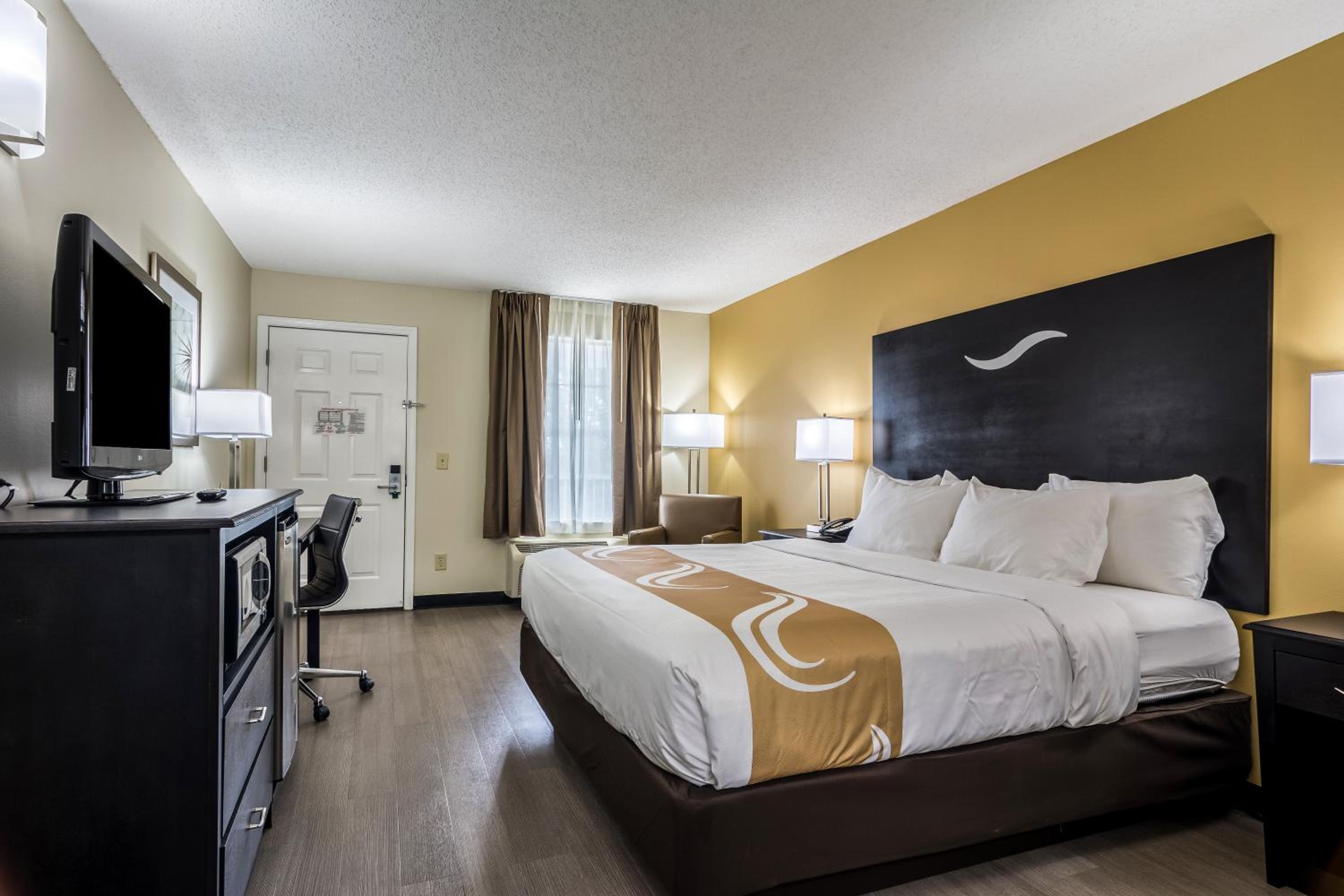 King Room - Non-Smoking - Photo 1