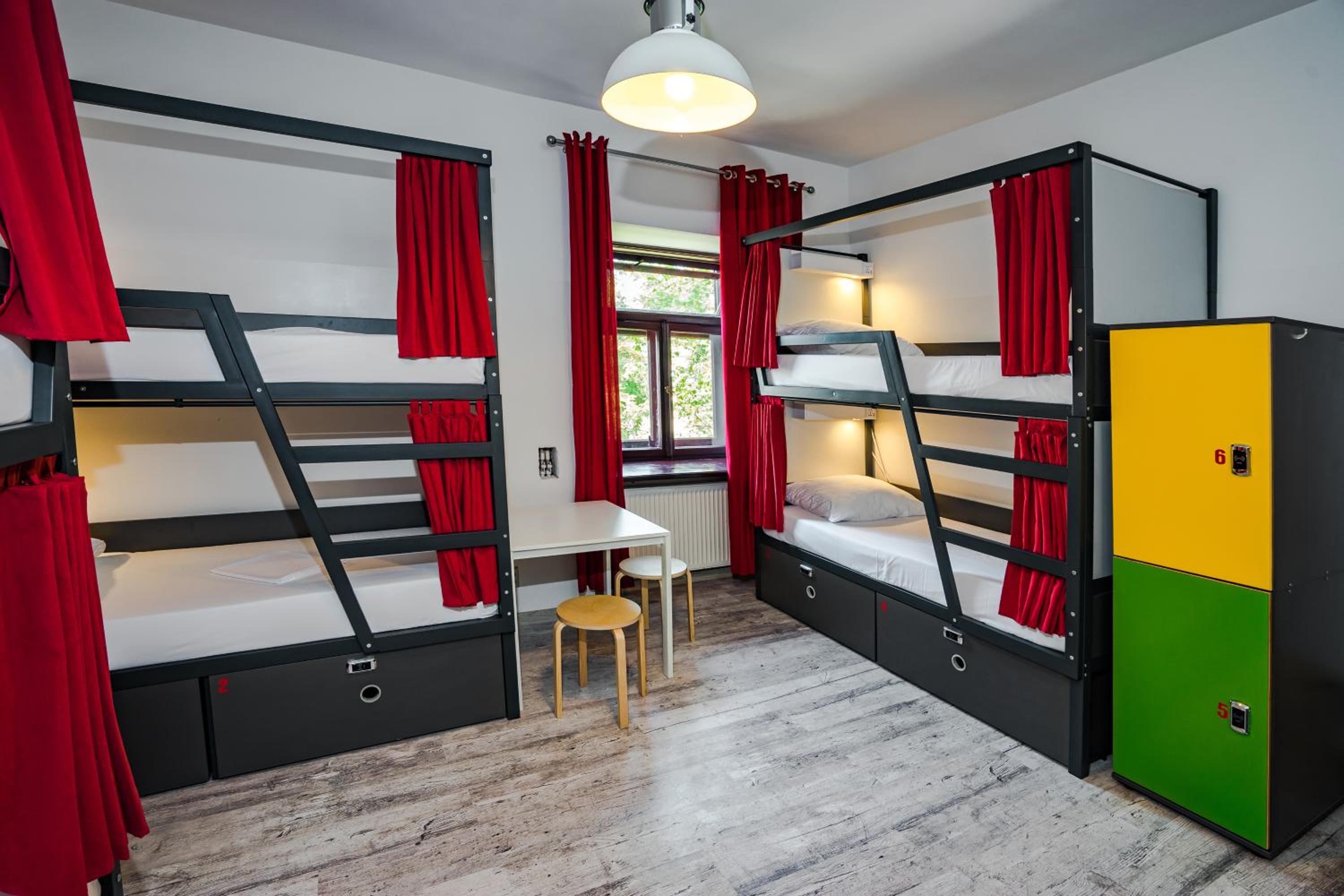 Bed in 6-Bed Mixed Dormitory Room photo 3