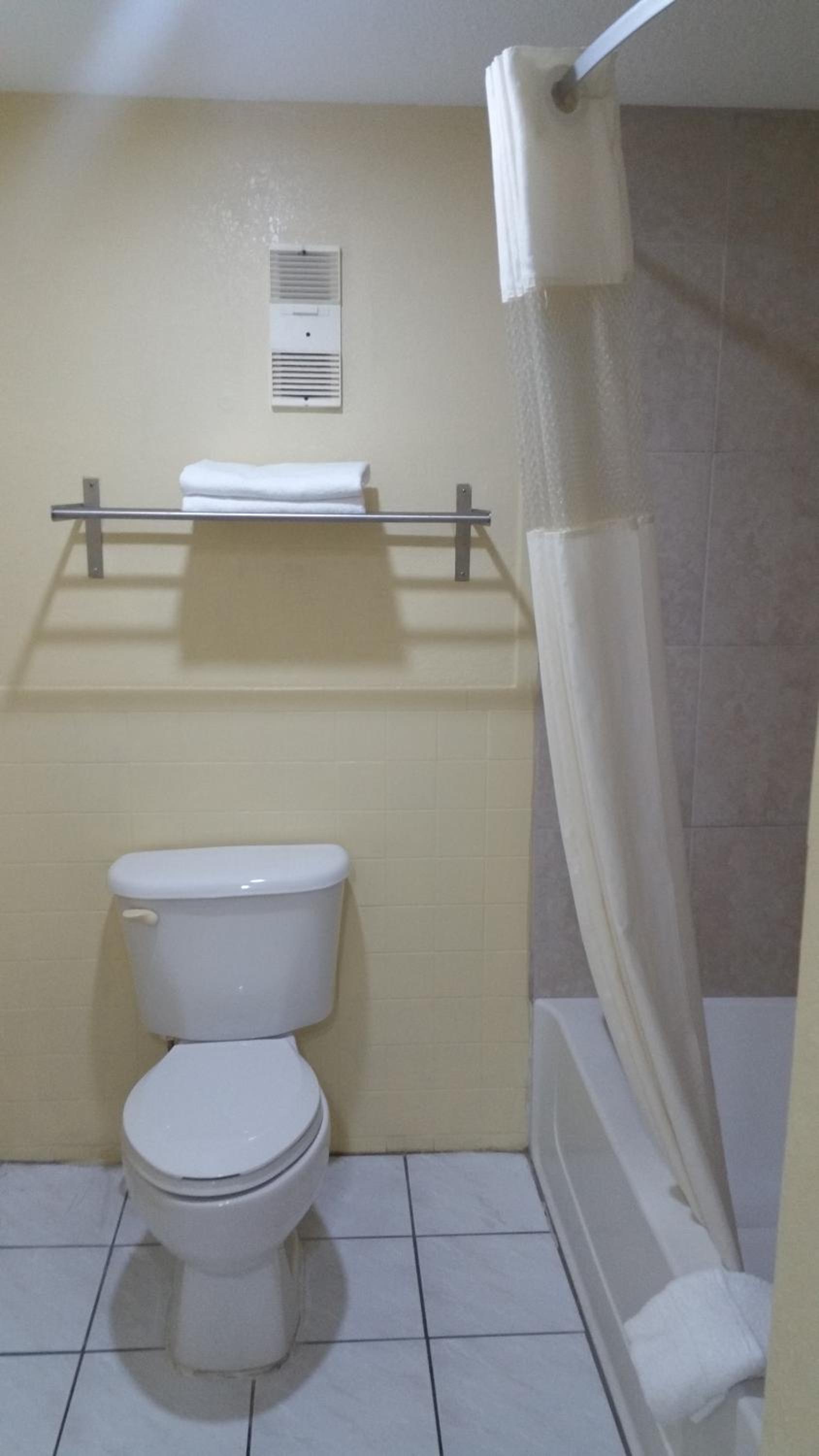 King Room - Non-Smoking - Photo 7
