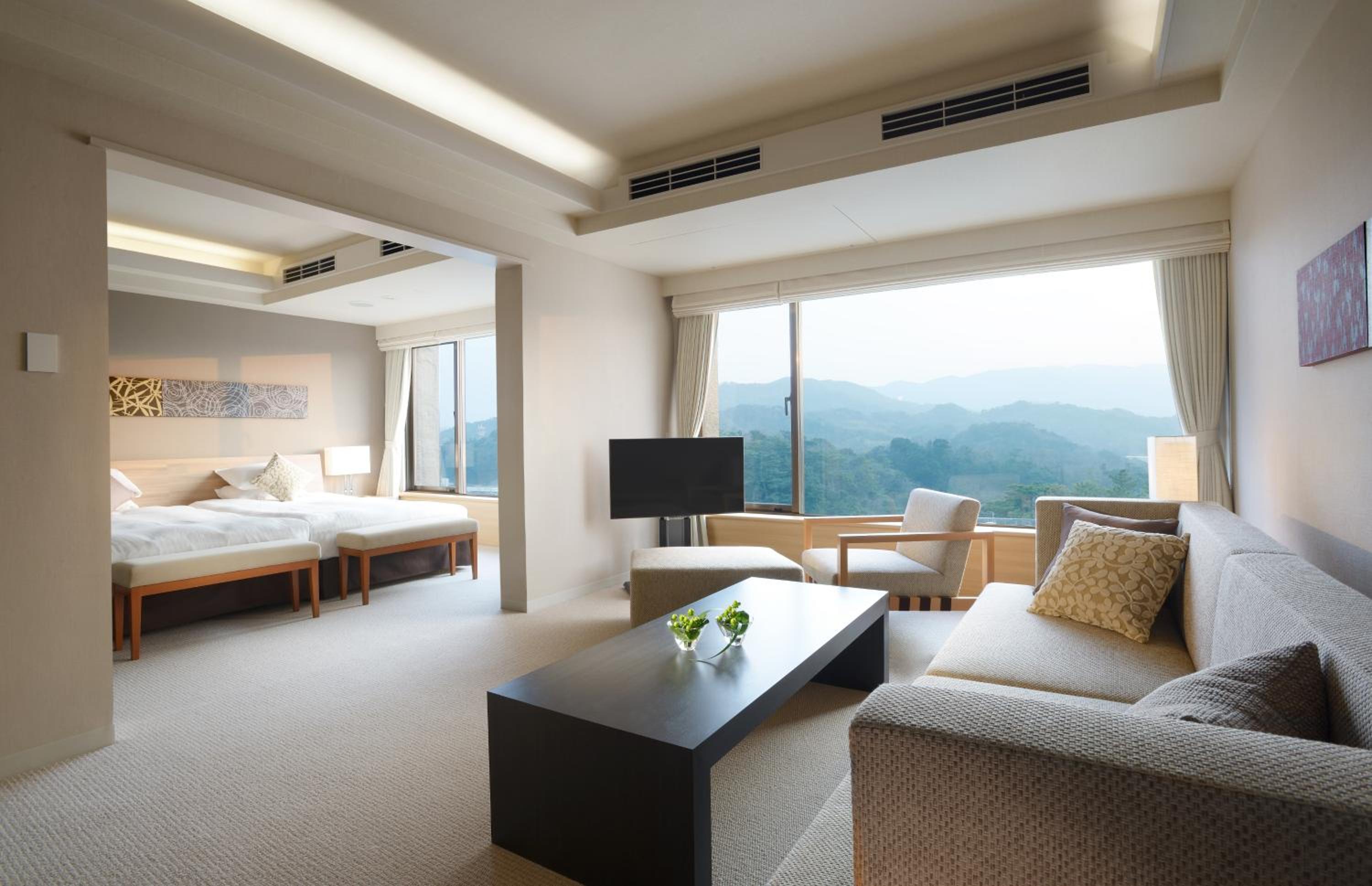 Suite with Mountain View - Non-Smoking photo 1