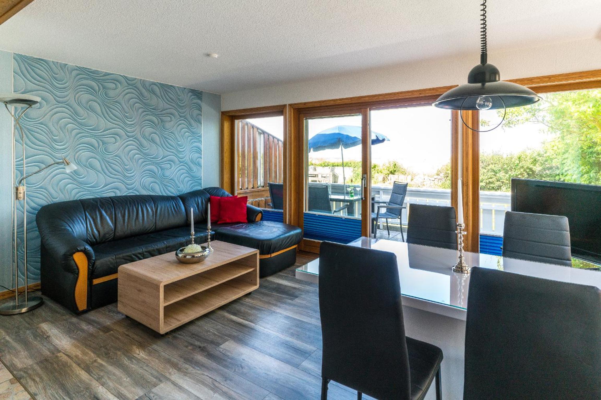 One-Bedroom Apartment with Terrace and Sea View photo 1