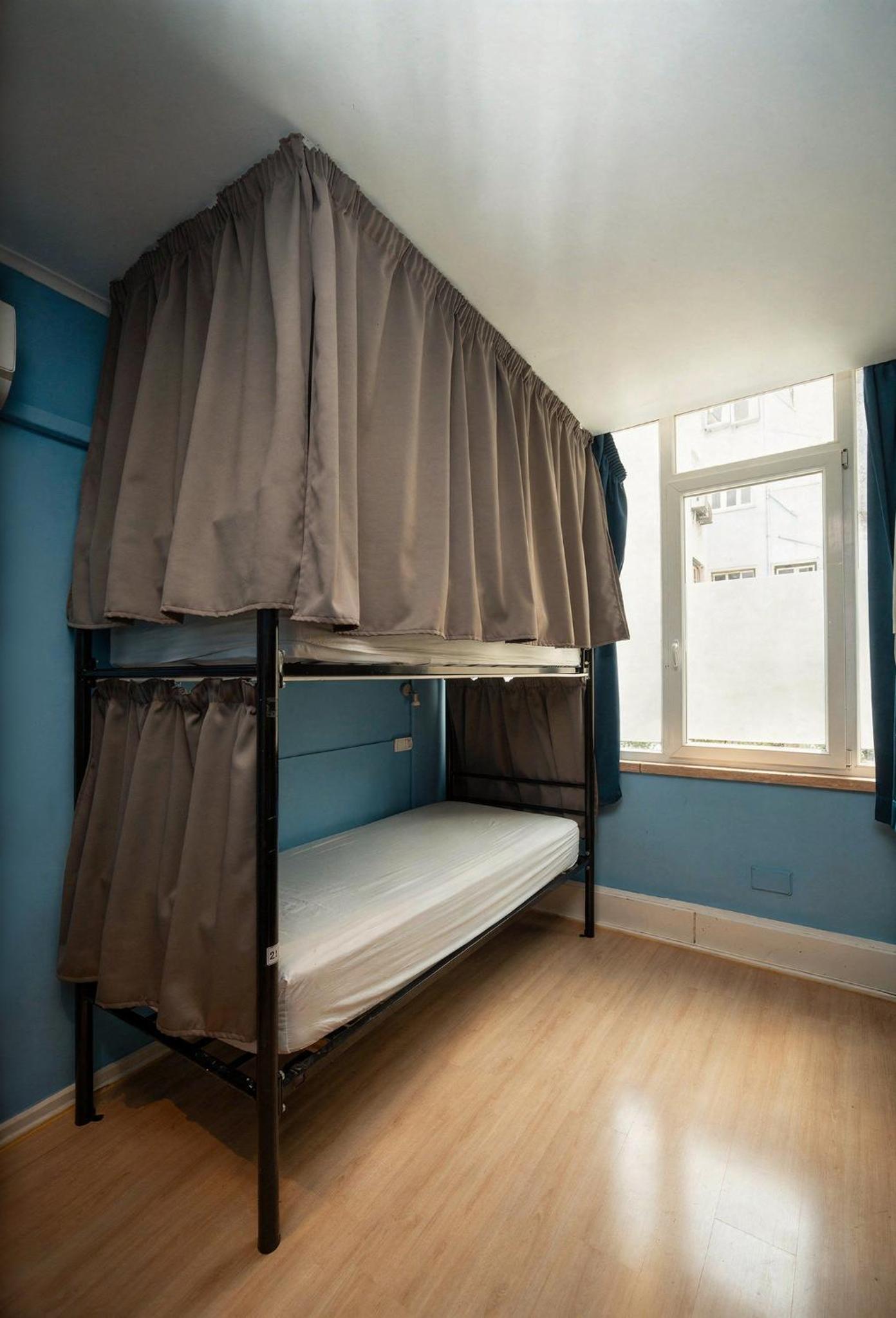 Bed in 6-Bed Female Dormitory Room photo 3
