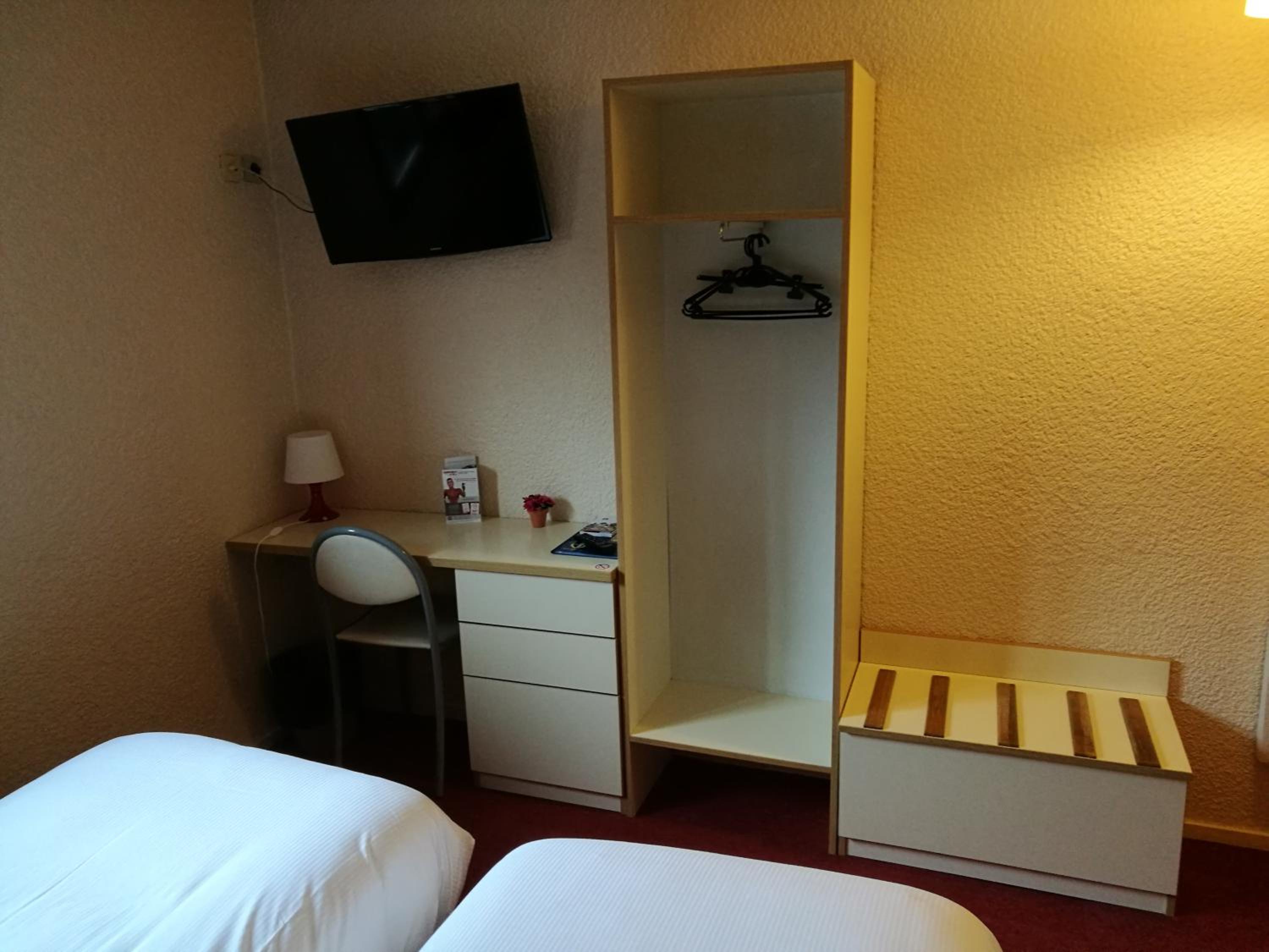 Twin Room - Photo 1