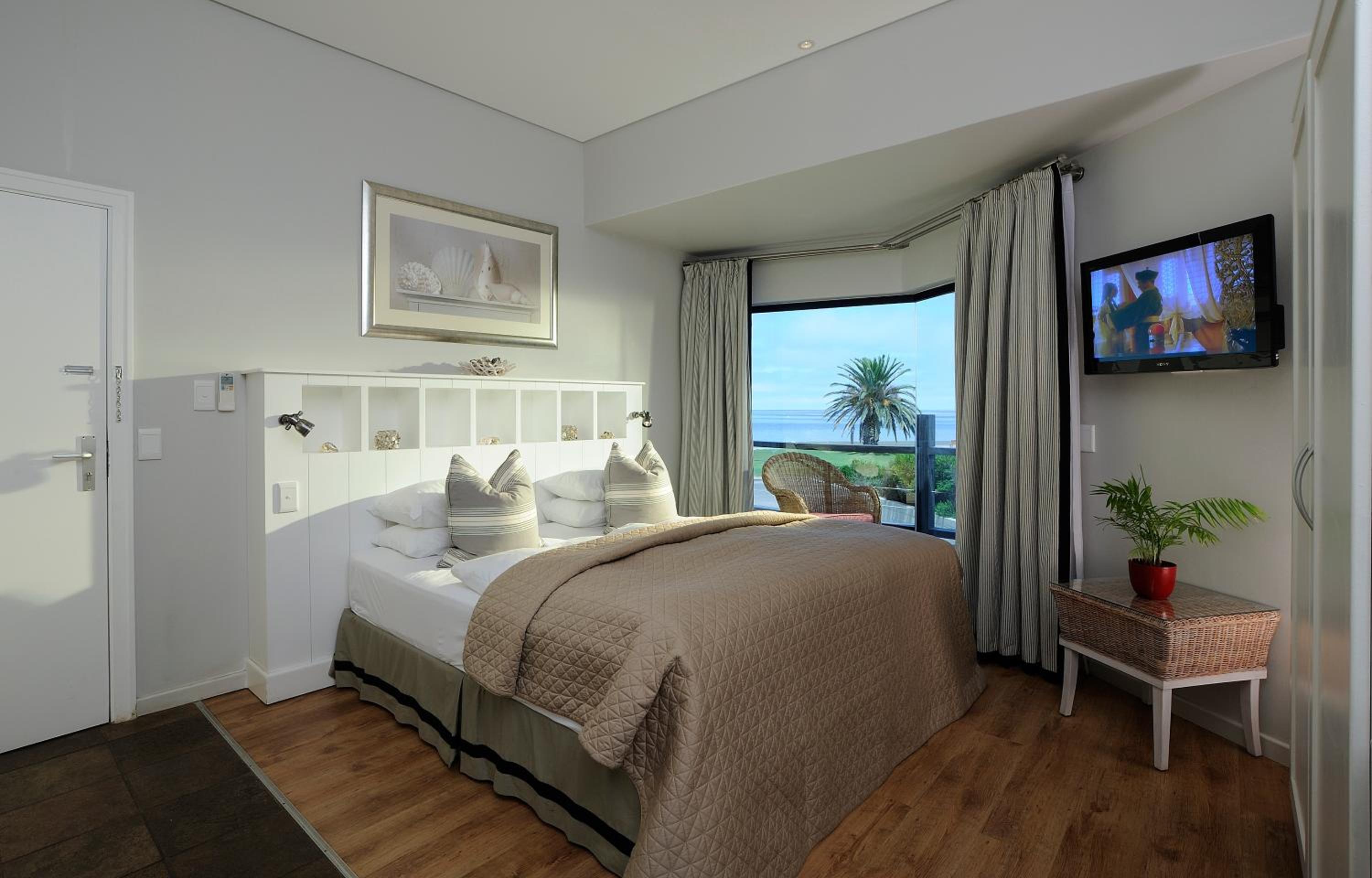 Partial Sea Facing Twin Room photo 2
