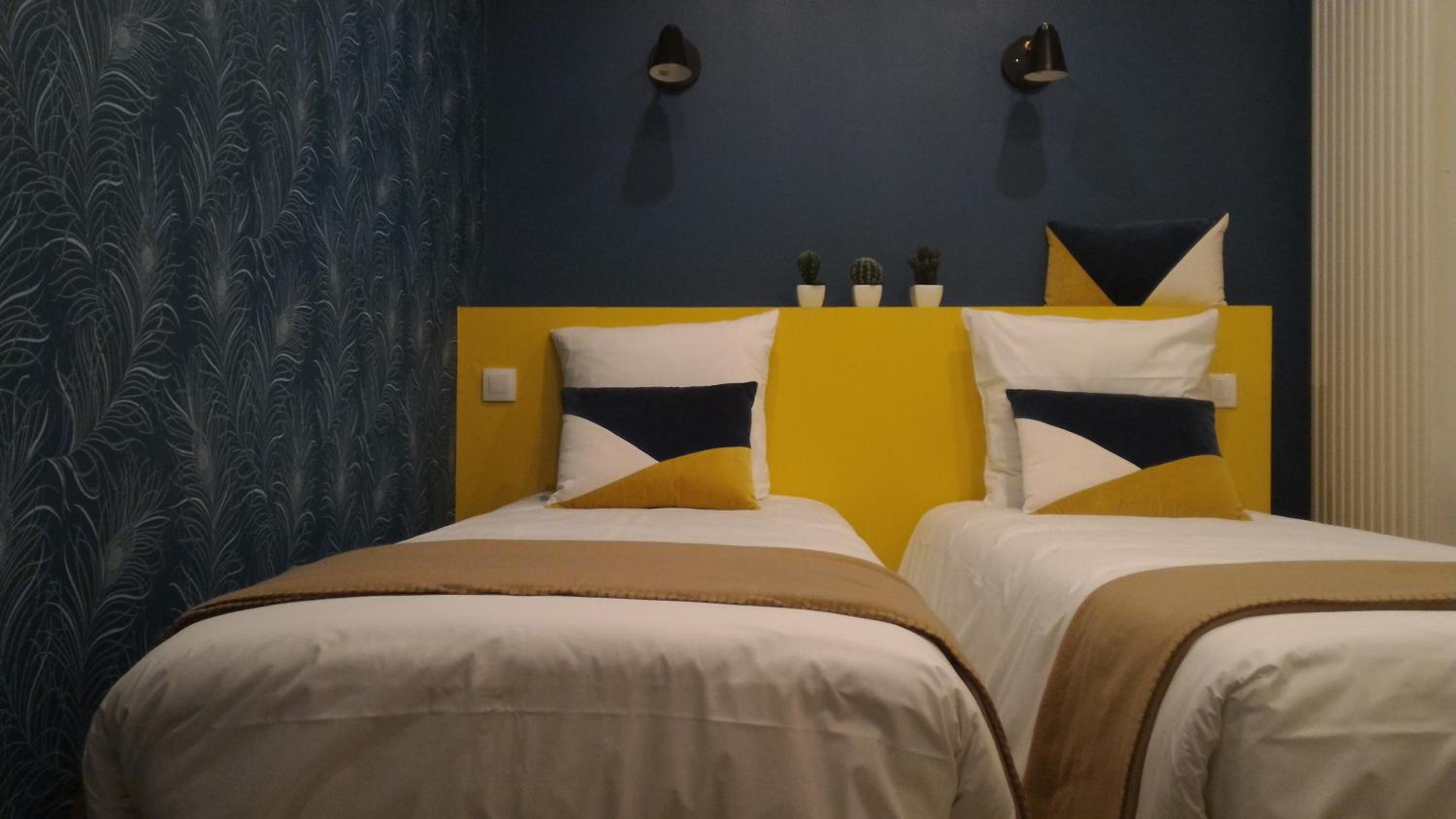 Two-Bedroom Apartment - Photo 2