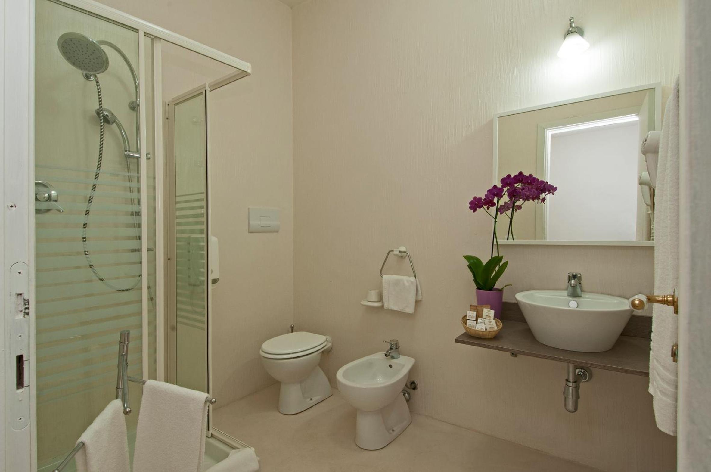Quadruple Room - Photo 2