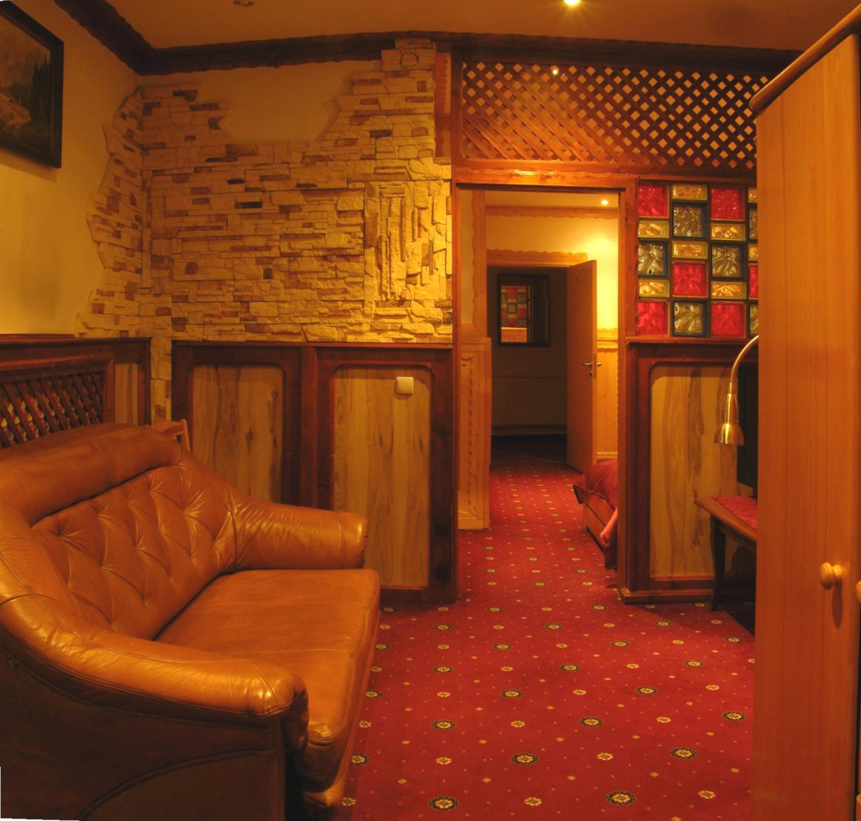 Deluxe Family Suite - Photo 1