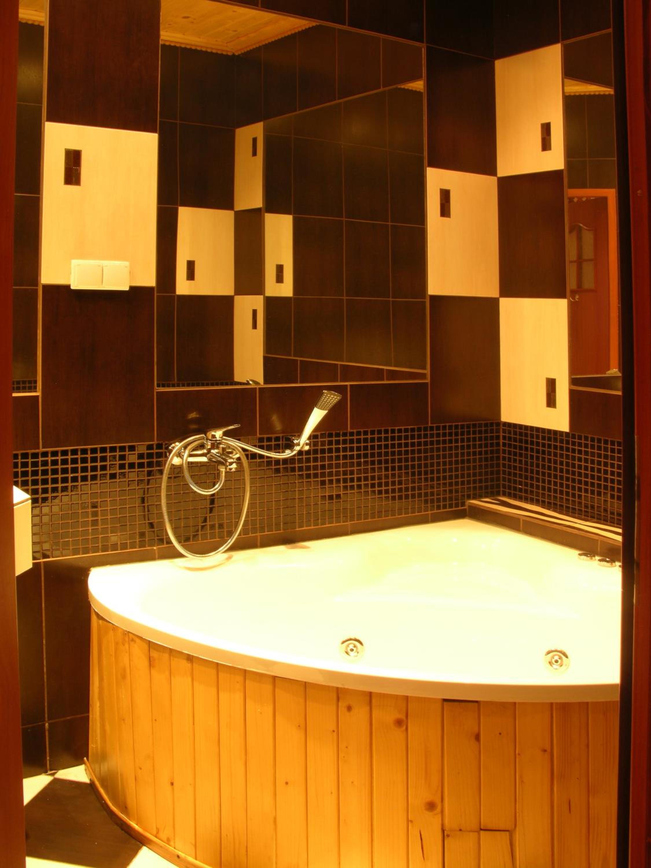 Deluxe Family Suite - Photo 4