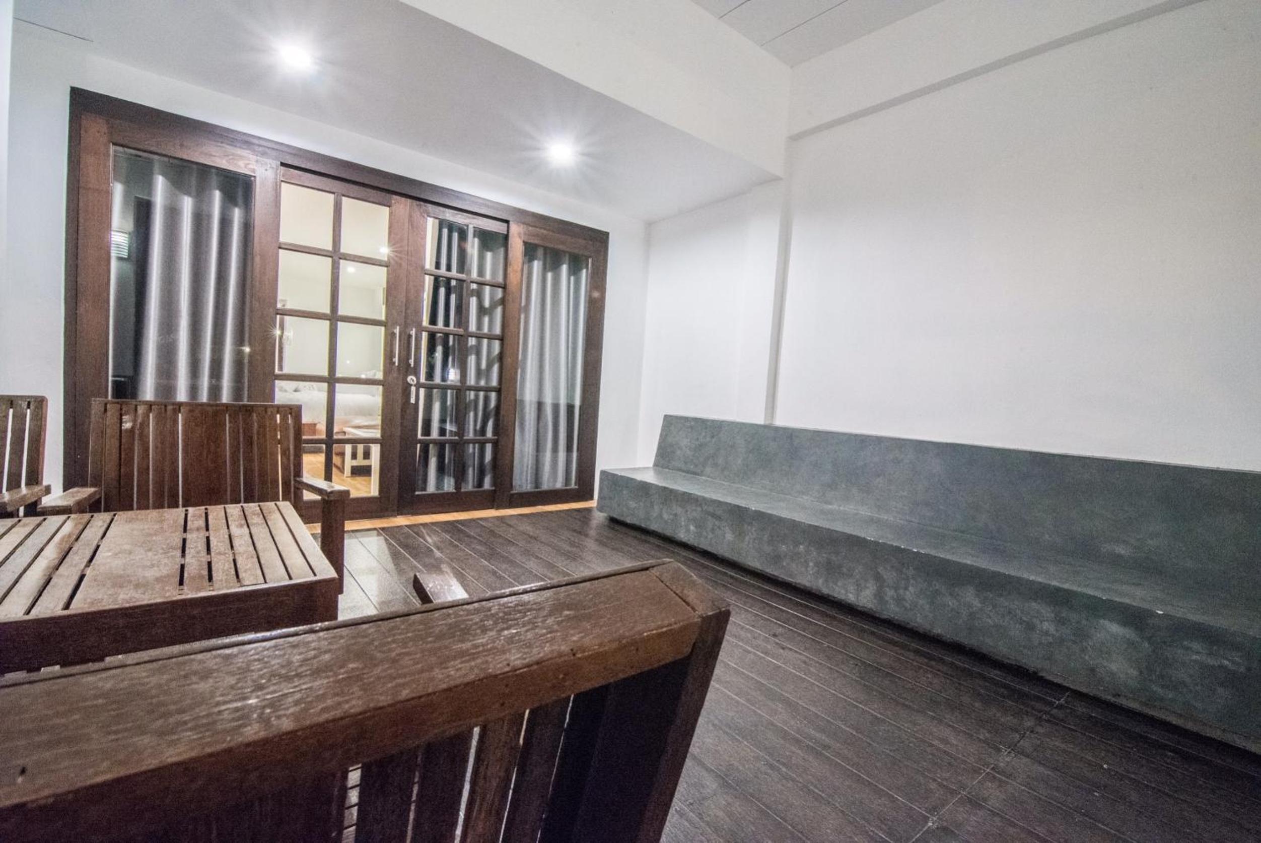 Family Room - Photo 21