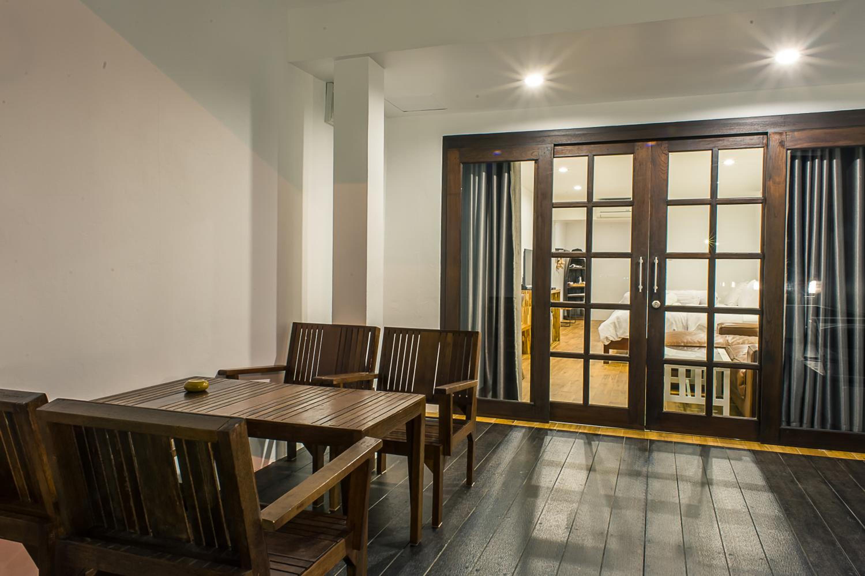 Family Room - Photo 23