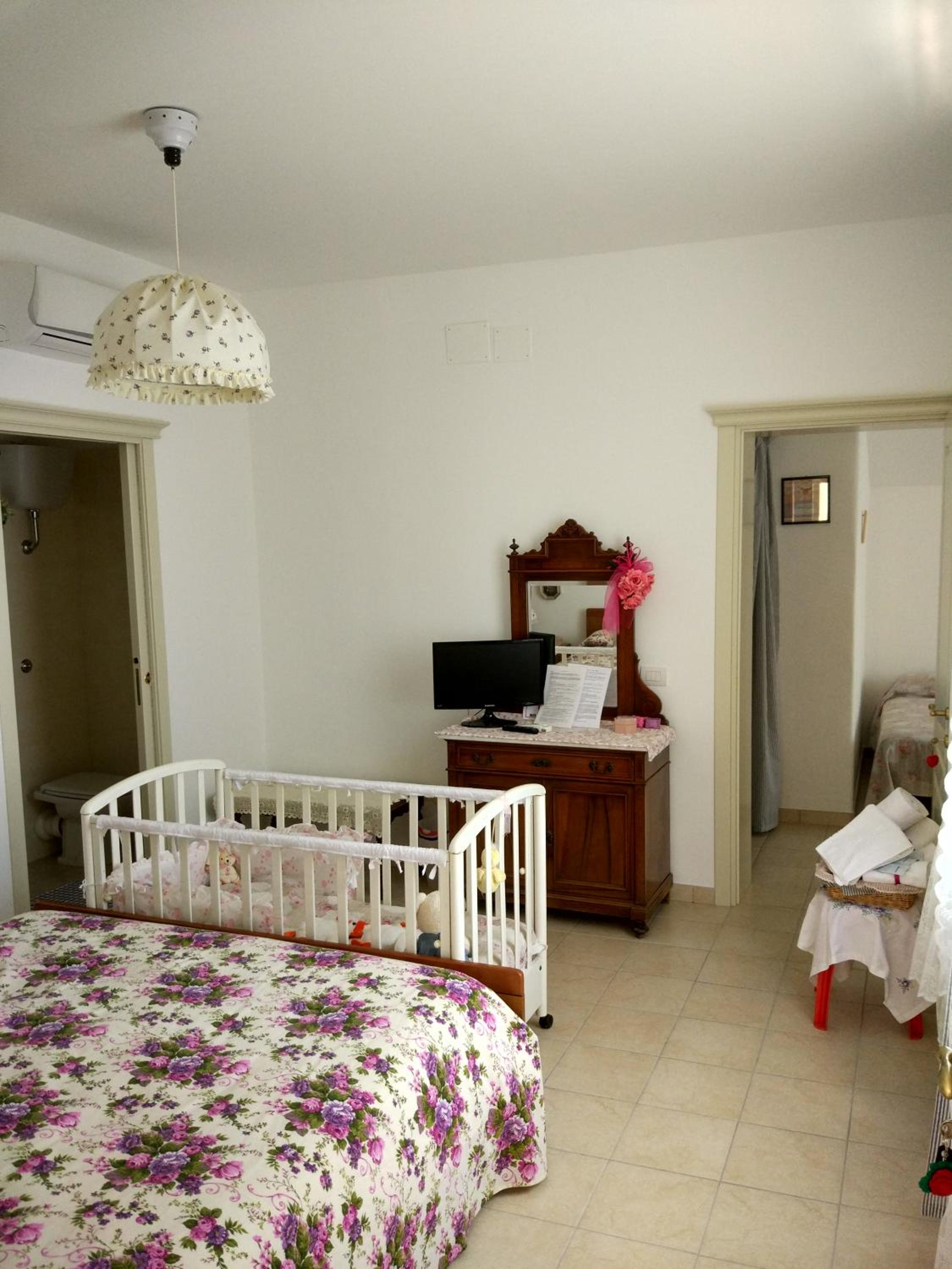 Two Connecting Rooms photo 1