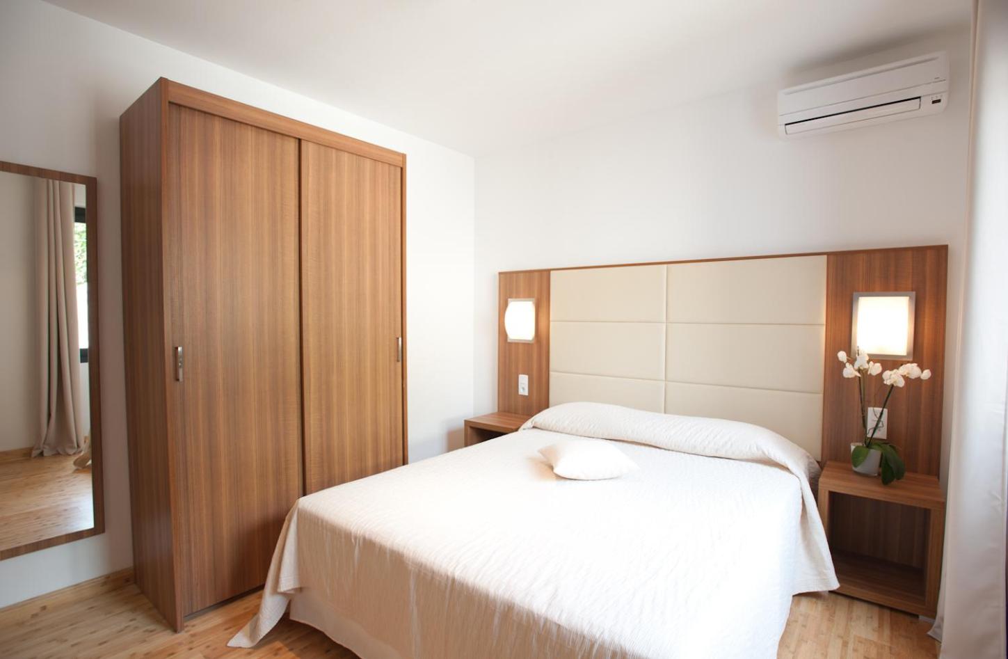 One-Bedroom Apartment with Balcony and Sea View (2 Adults) - Photo 12