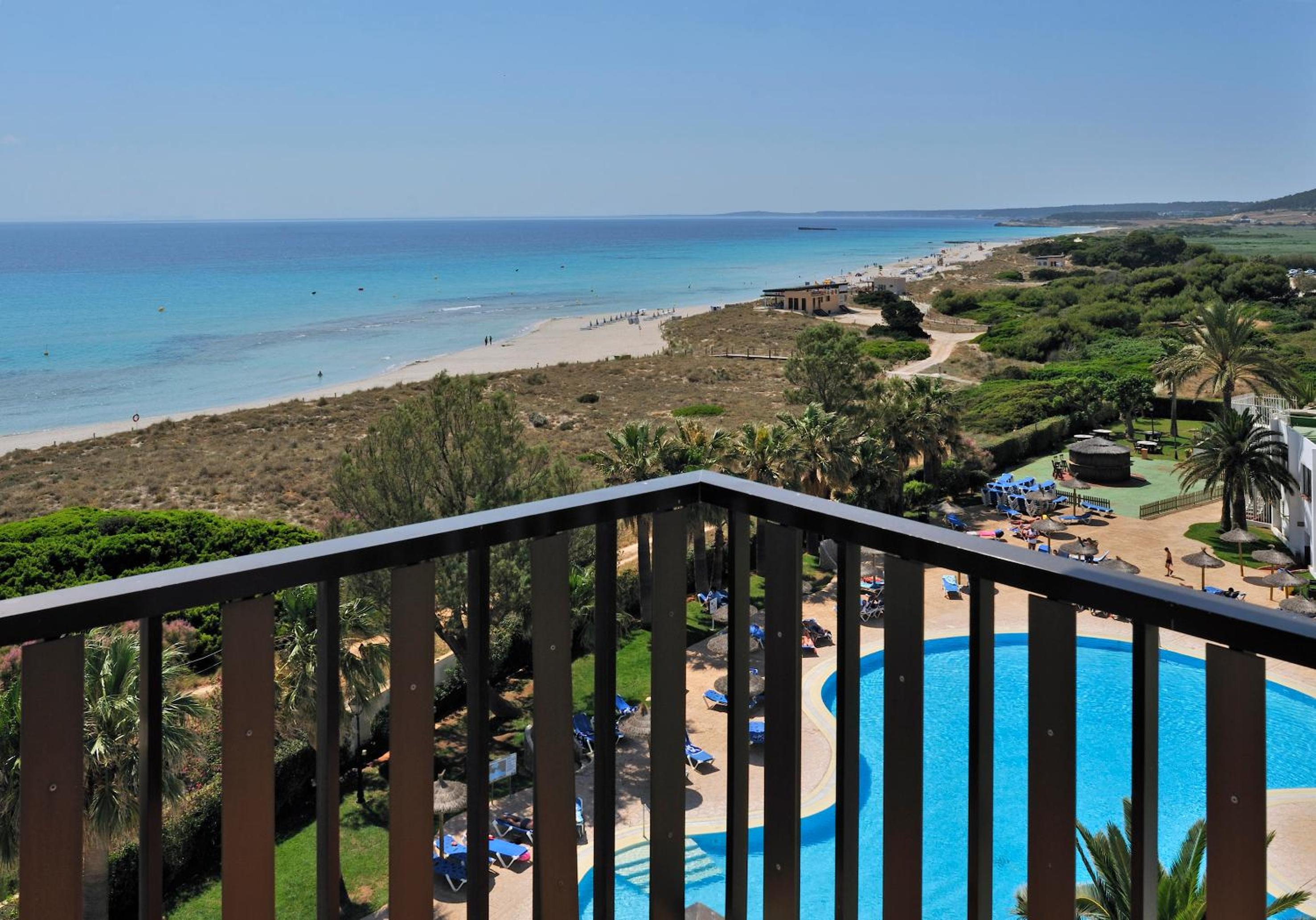 Double or Twin Room with Front Sea View photo 2