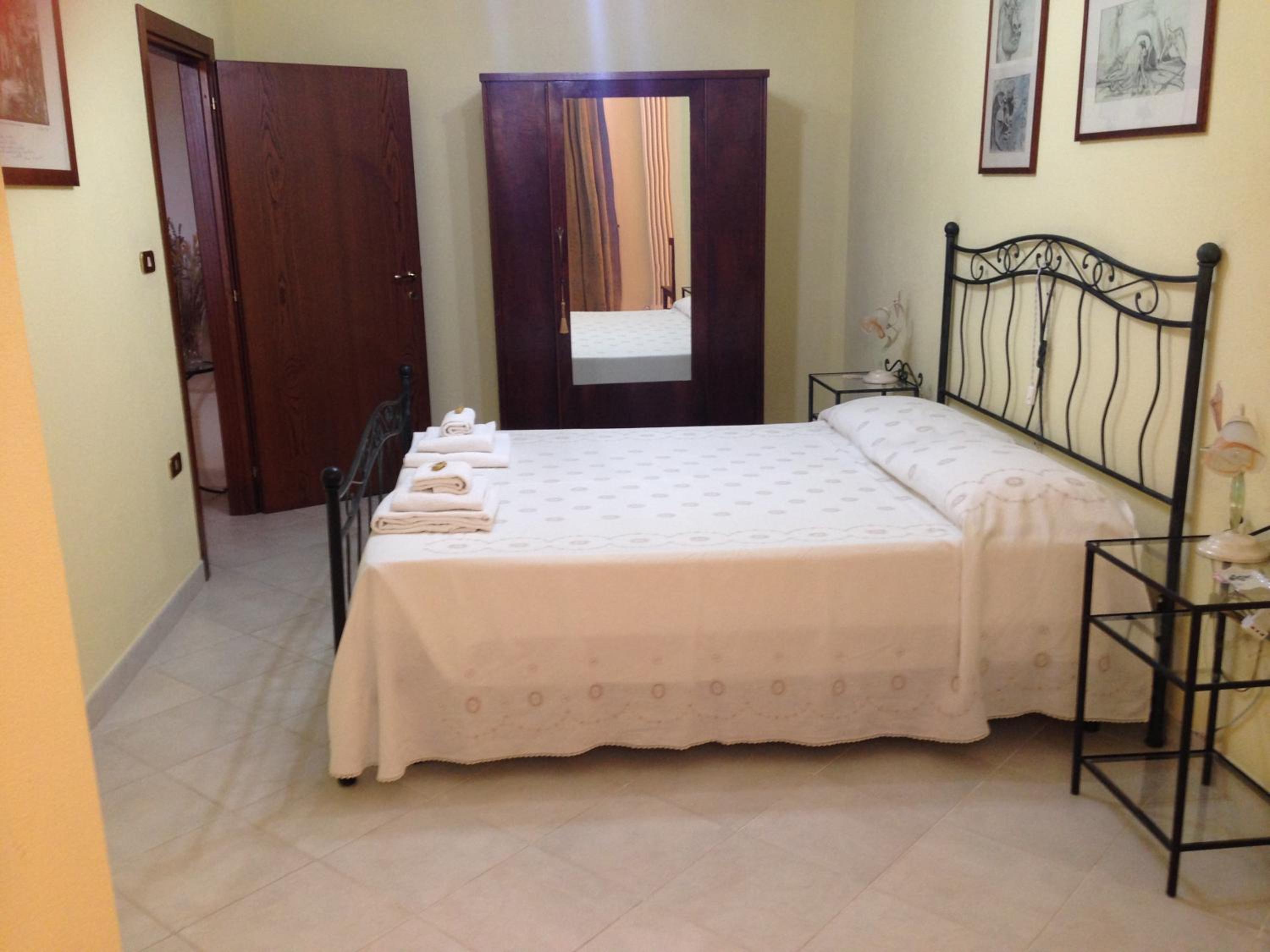 Apartment with Terrace - Photo 4