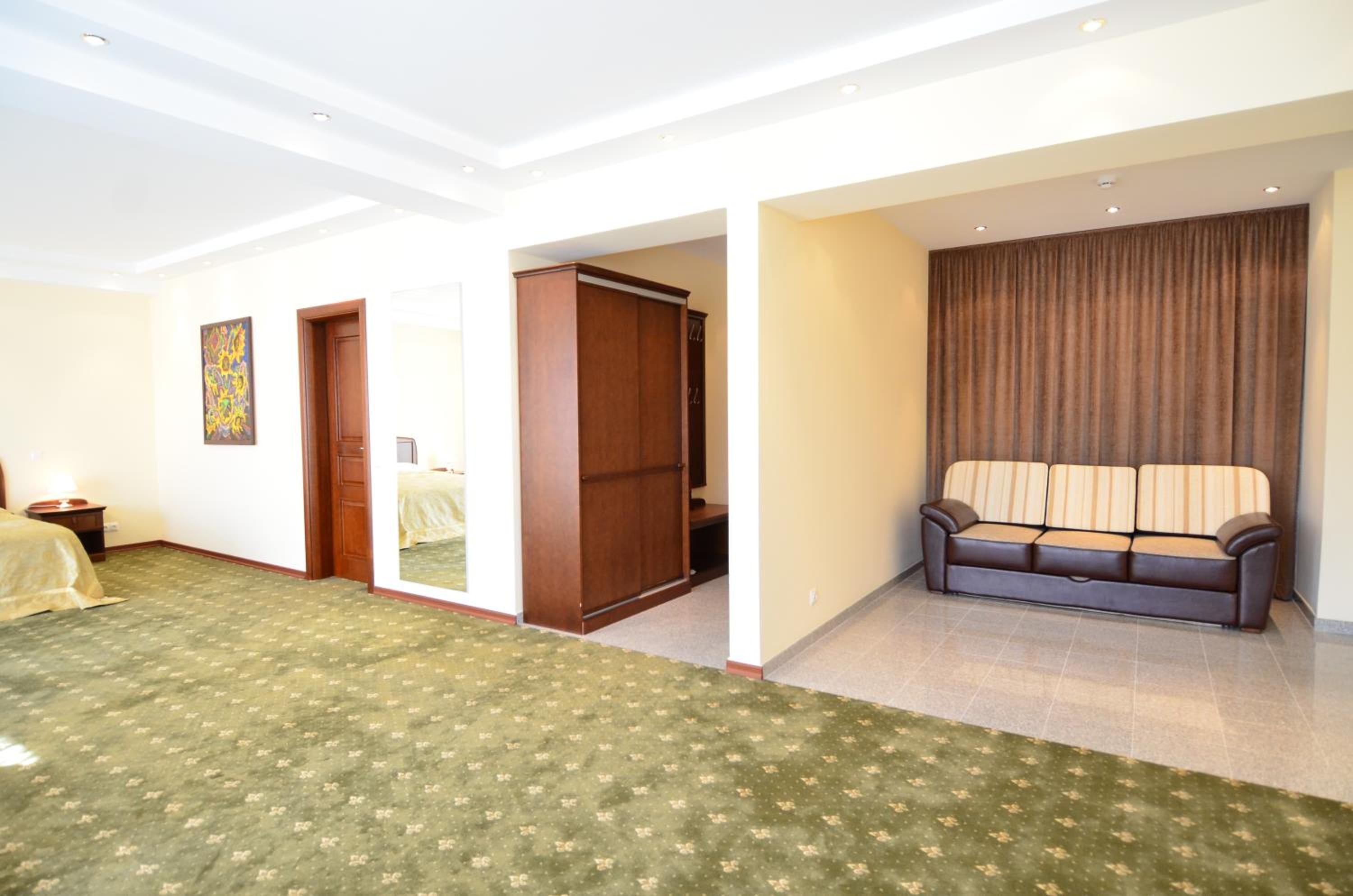Comfort Suite photo 1