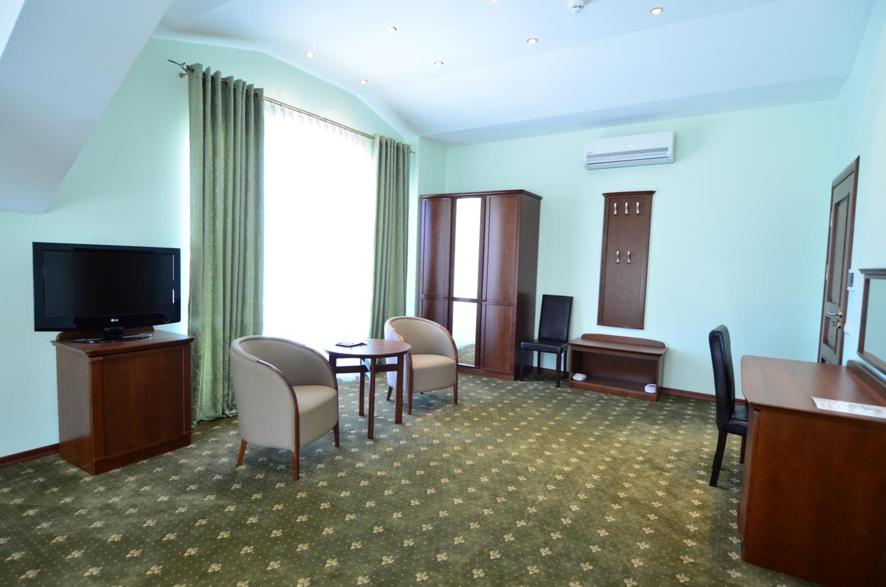 Deluxe Double Room with Bath photo 3