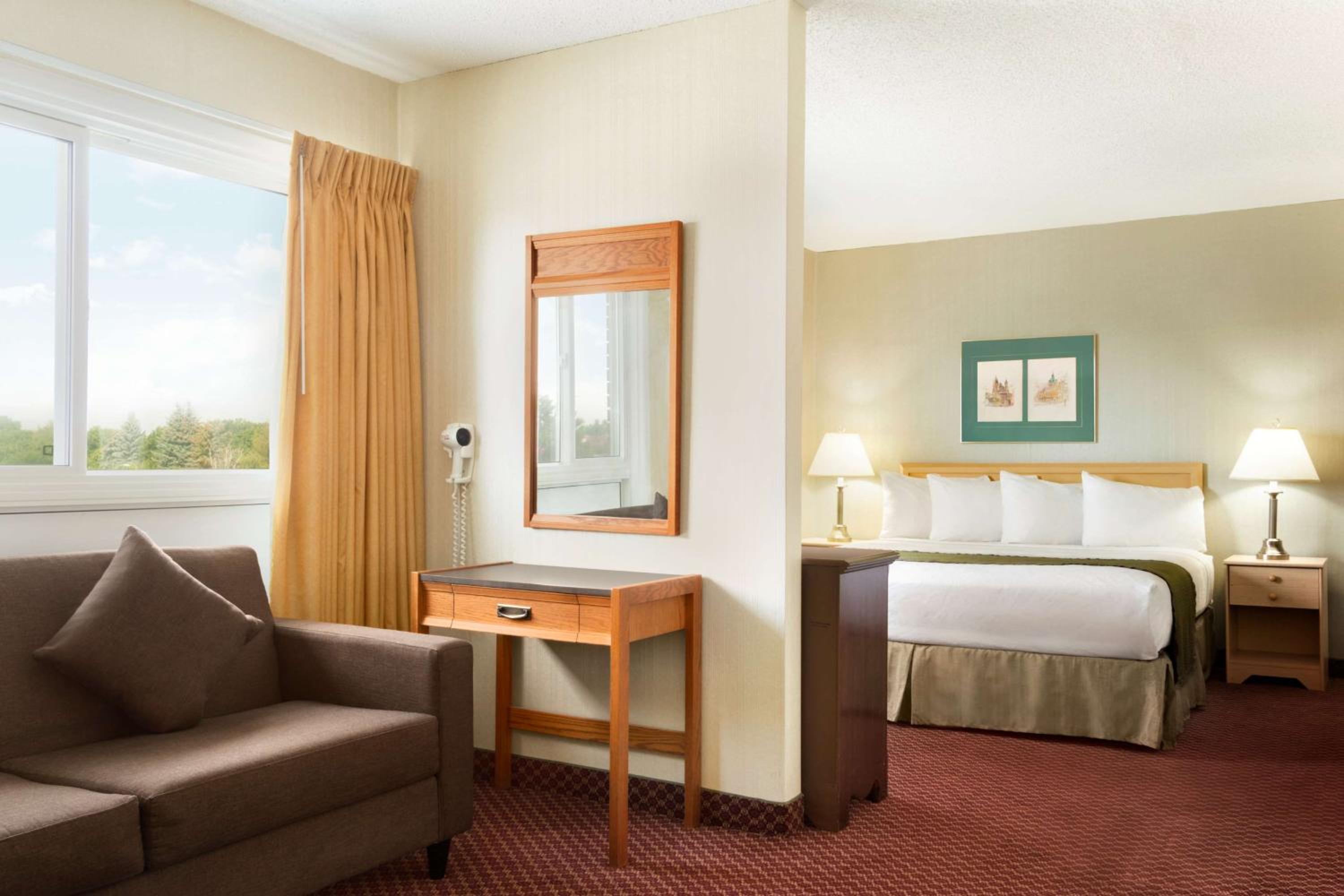 Business King Room - Photo 8