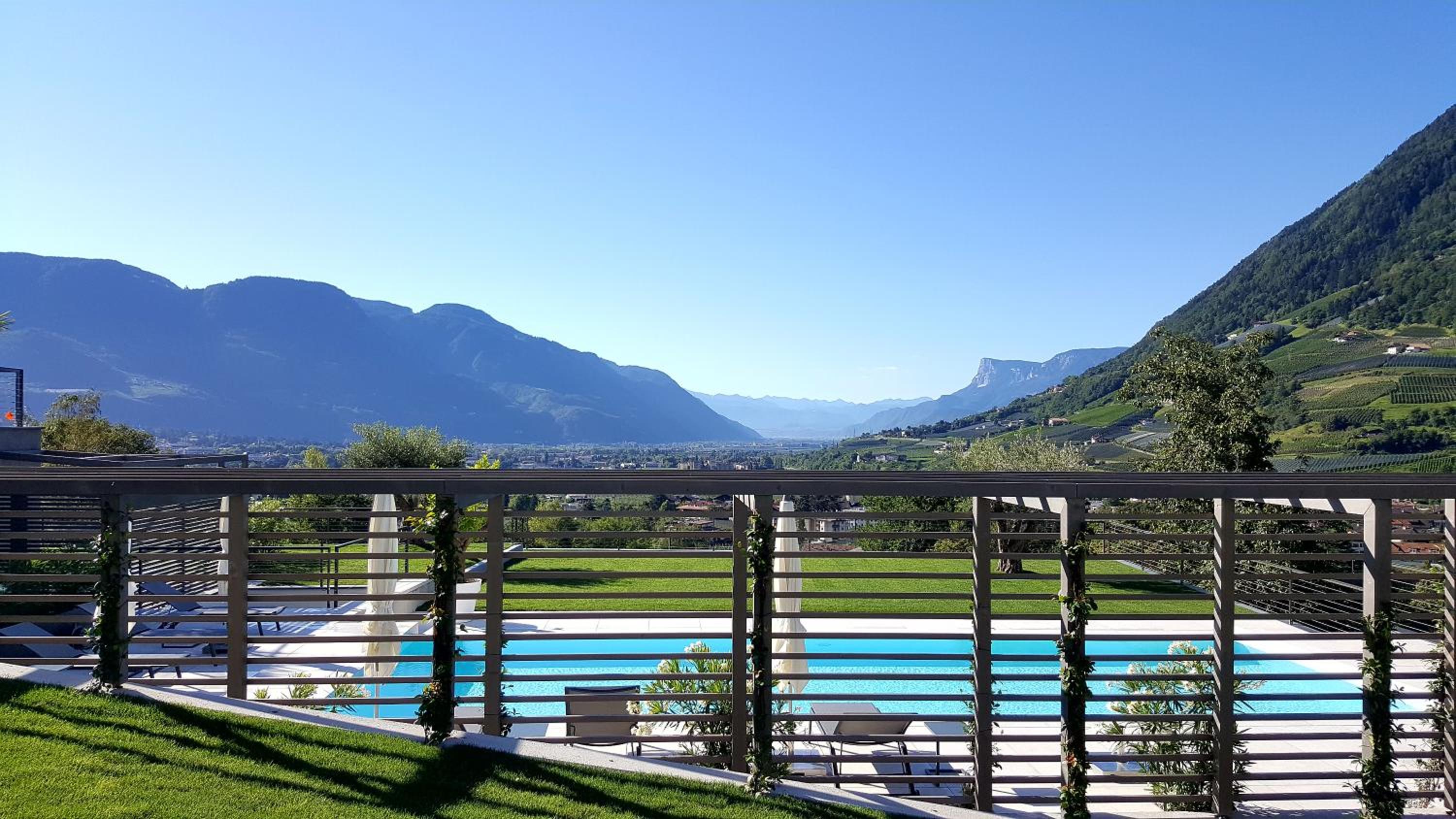 Apartment with Private Garden and Panoramic View photo 2