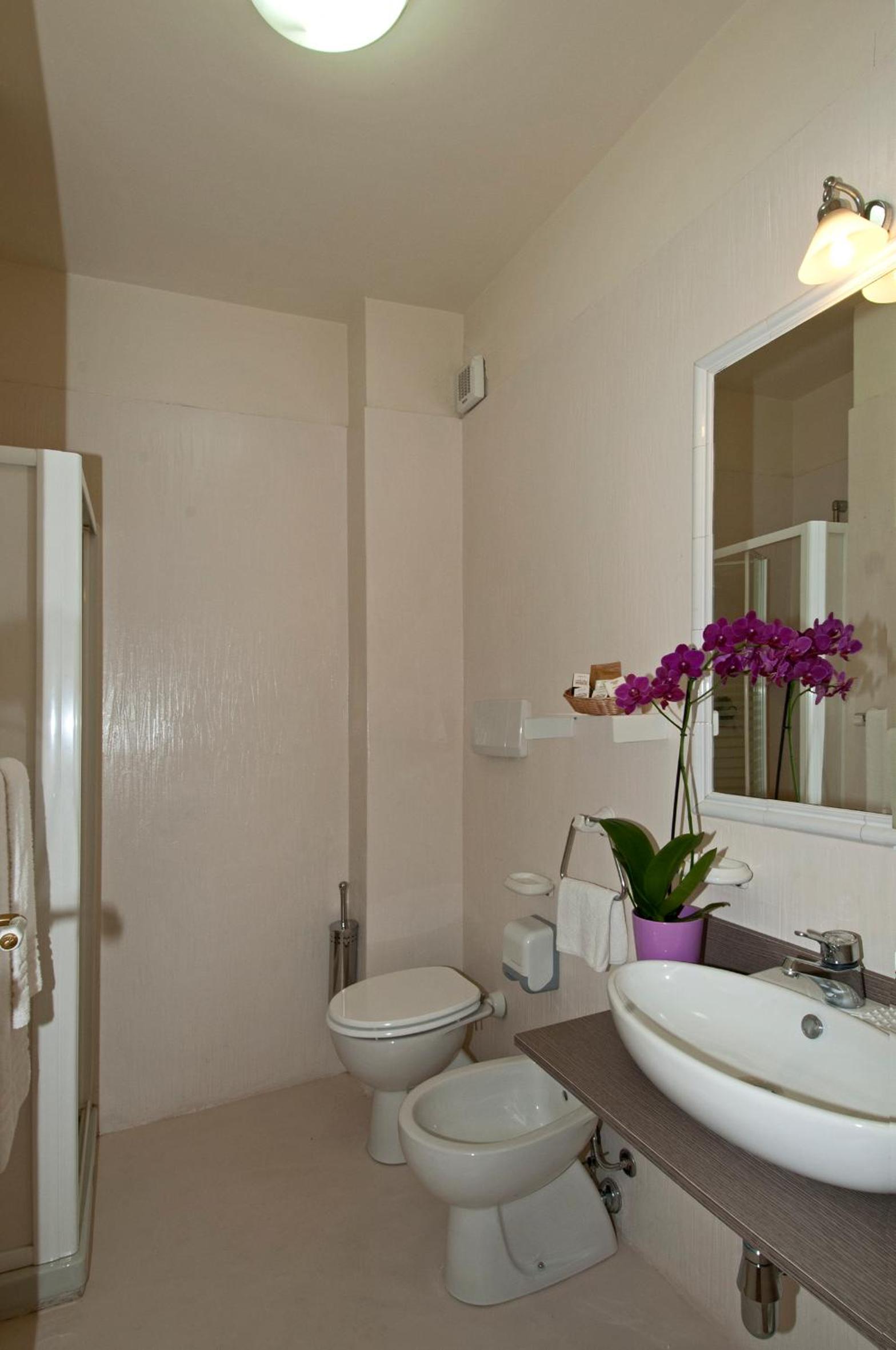Double or Twin Room - Photo 2