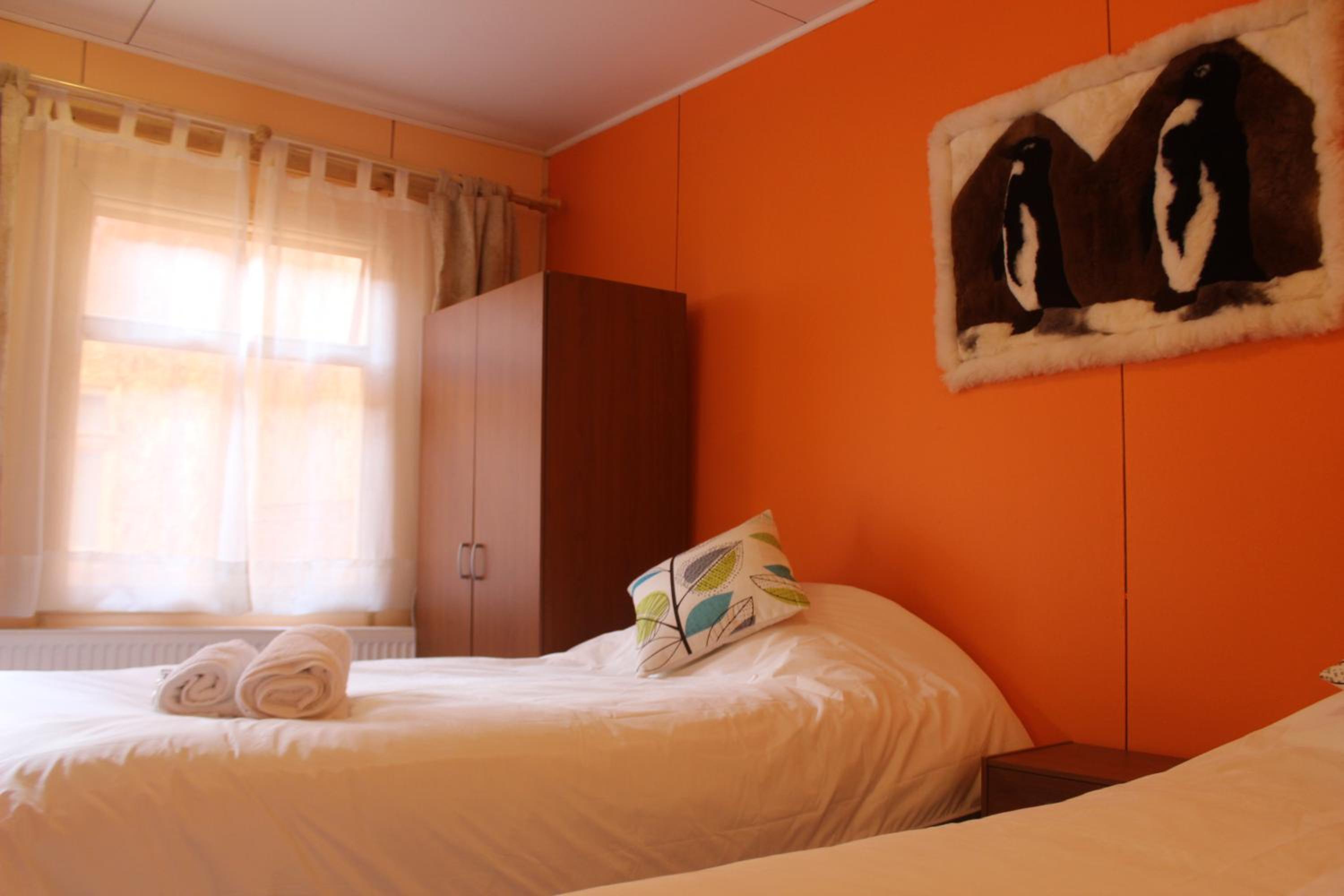 Twin Room with Private Bathroom photo 3
