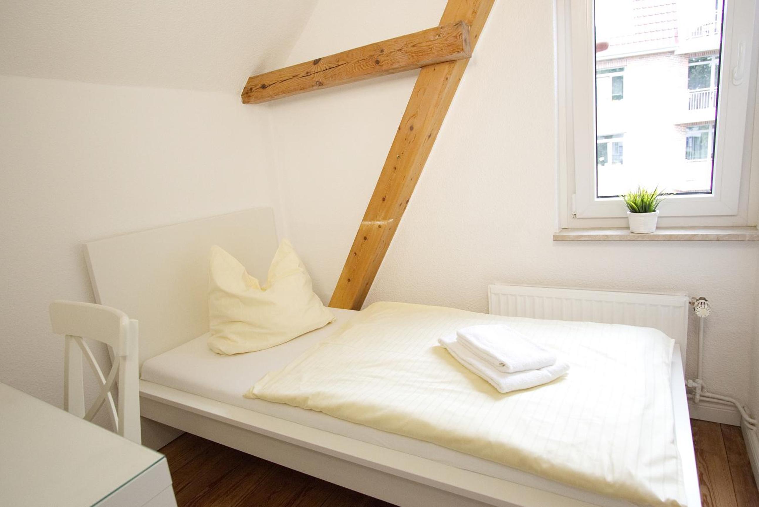 Standard Double Room thumbnail 5